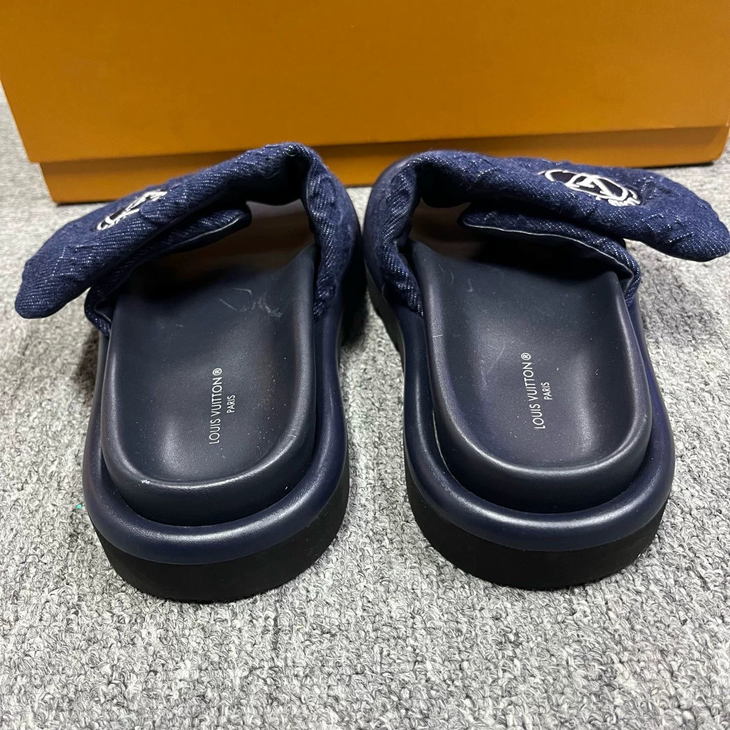 Louis Vuitton Louis Vuitton Blue Lowtop Sneakers 34 Women Size US 4 / IT 34 - 4 Thumbnail