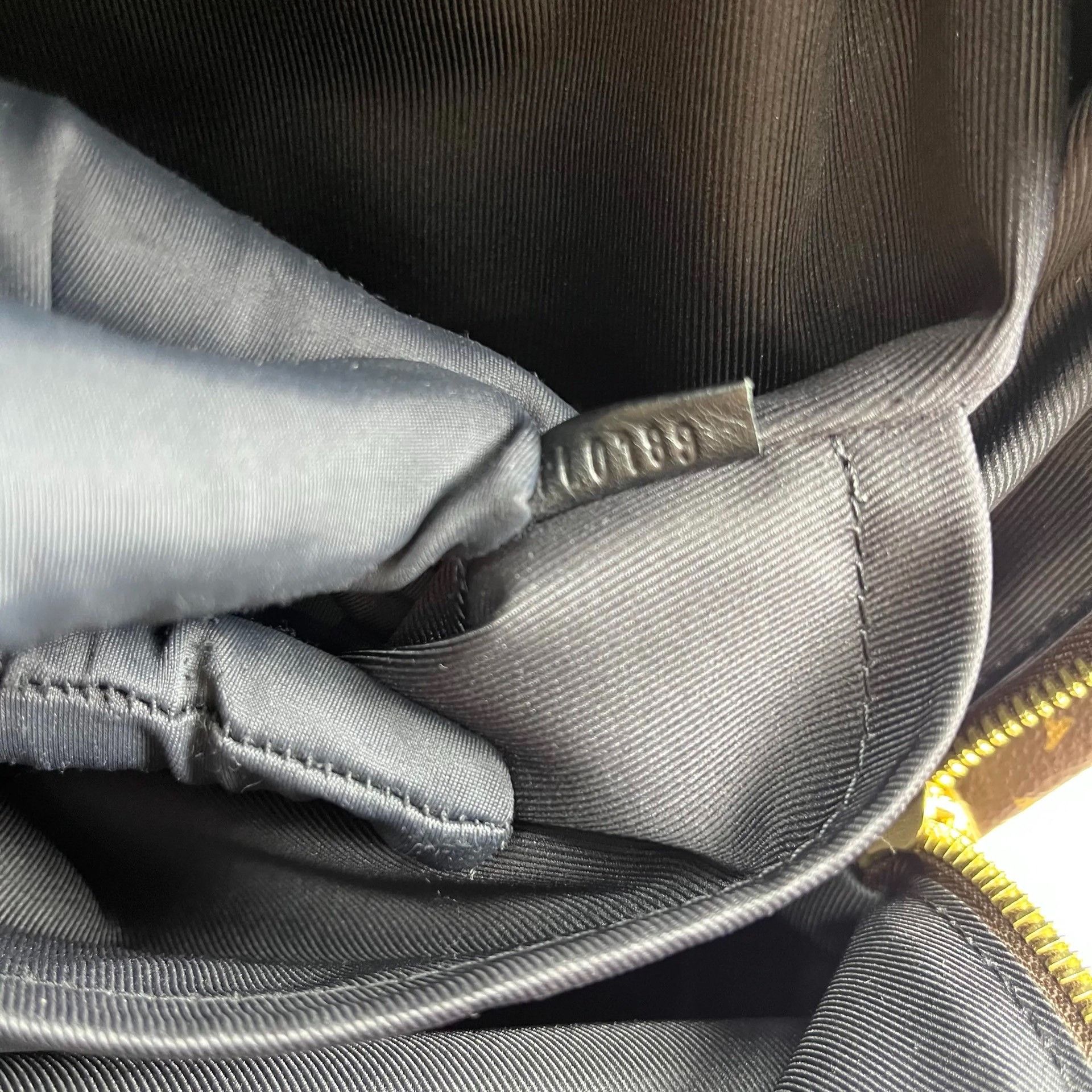 Louis Vuitton Pre-loved Bag Very good condition Size ONE SIZE - 9 Thumbnail