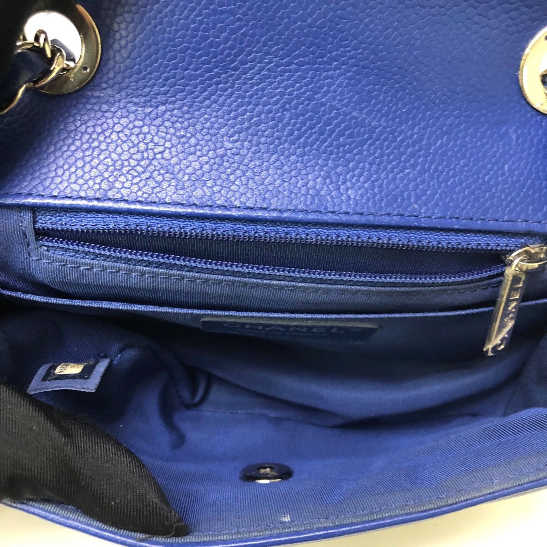 Chanel Pre-loved Bag Very good condition Size ONE SIZE - 8 Thumbnail