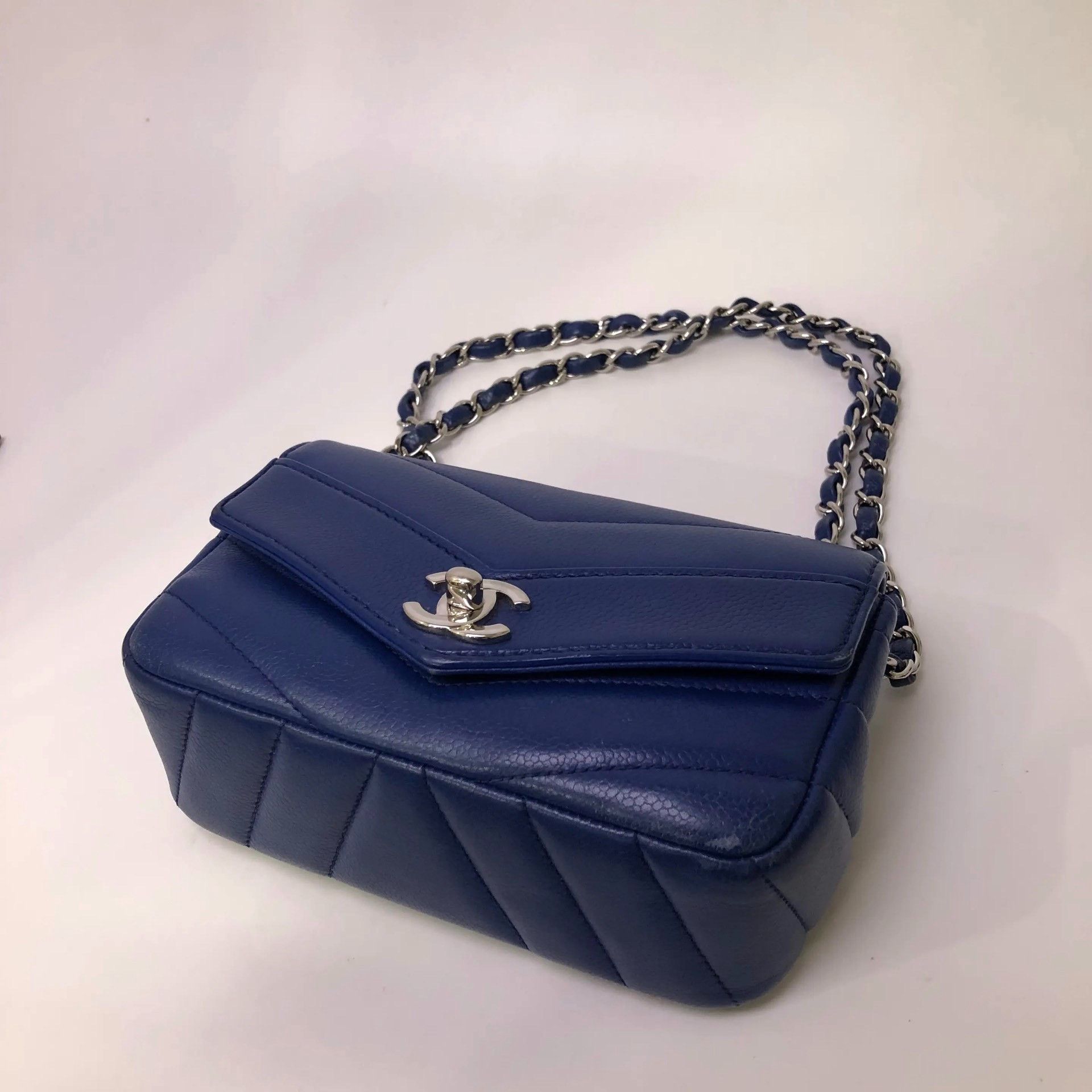 Chanel Pre-loved Bag Very good condition Size ONE SIZE - 7 Thumbnail