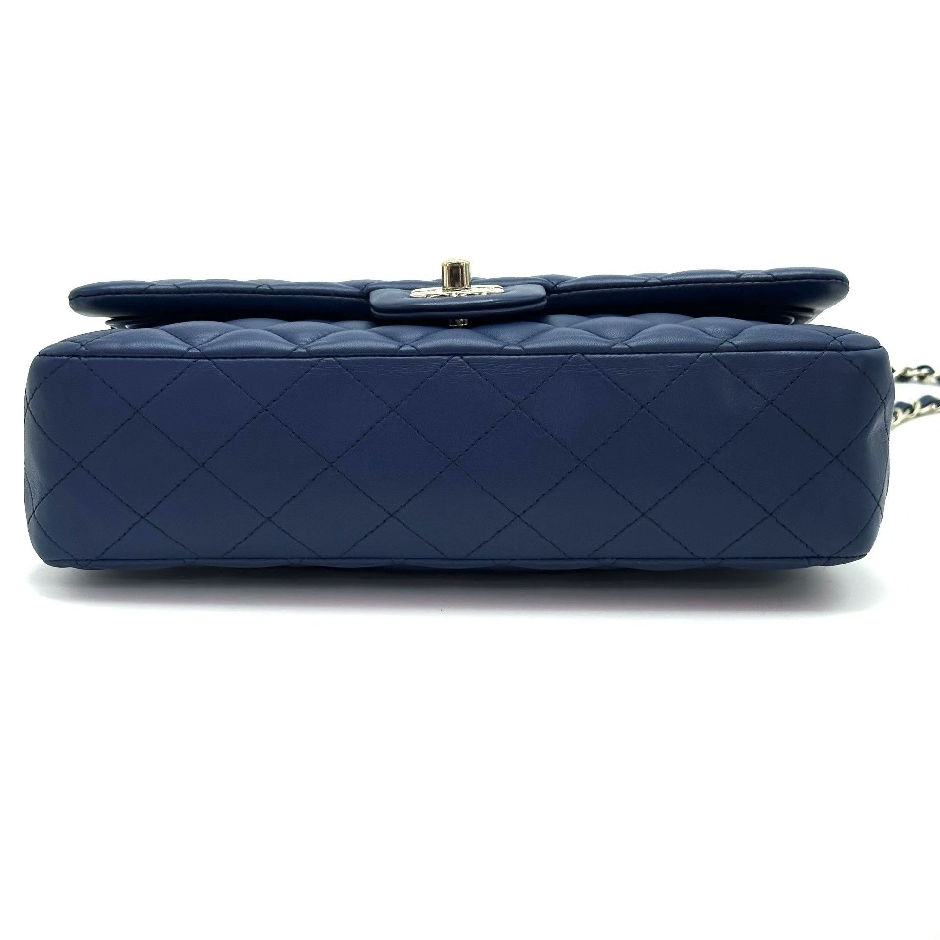 Chanel Pre-loved Bag Very good condition Size ONE SIZE - 5 Thumbnail