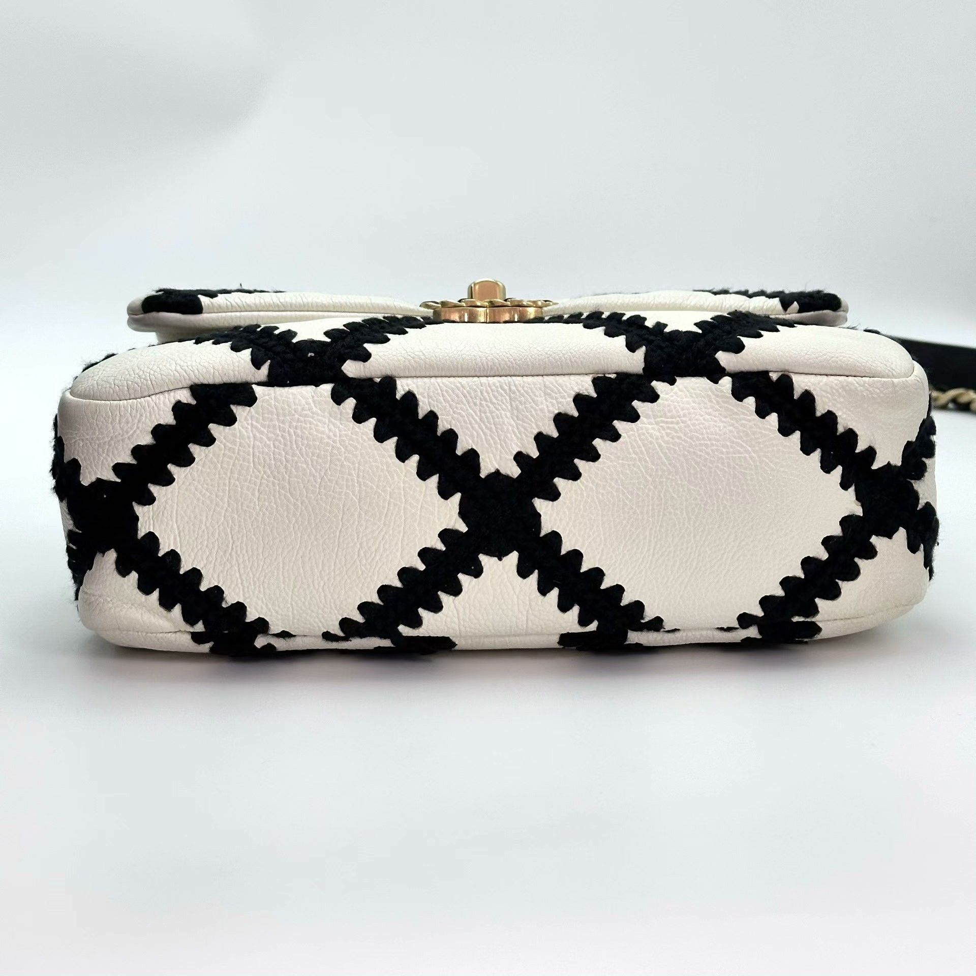Chanel Pre-loved Bag Very good condition Size ONE SIZE - 5 Thumbnail