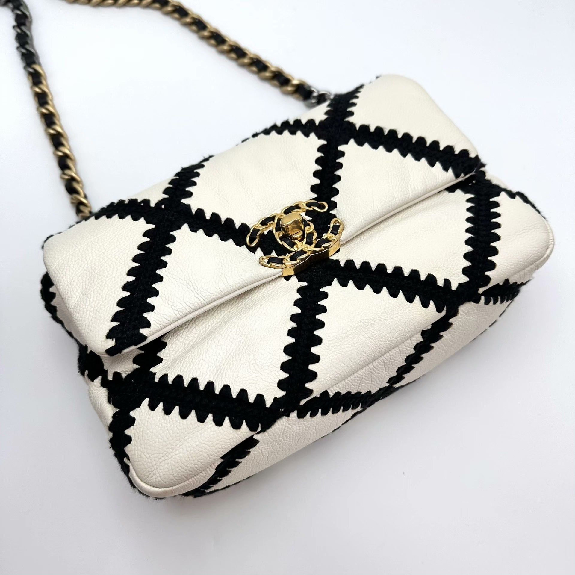 Chanel Pre-loved Bag Very good condition Size ONE SIZE - 4 Thumbnail