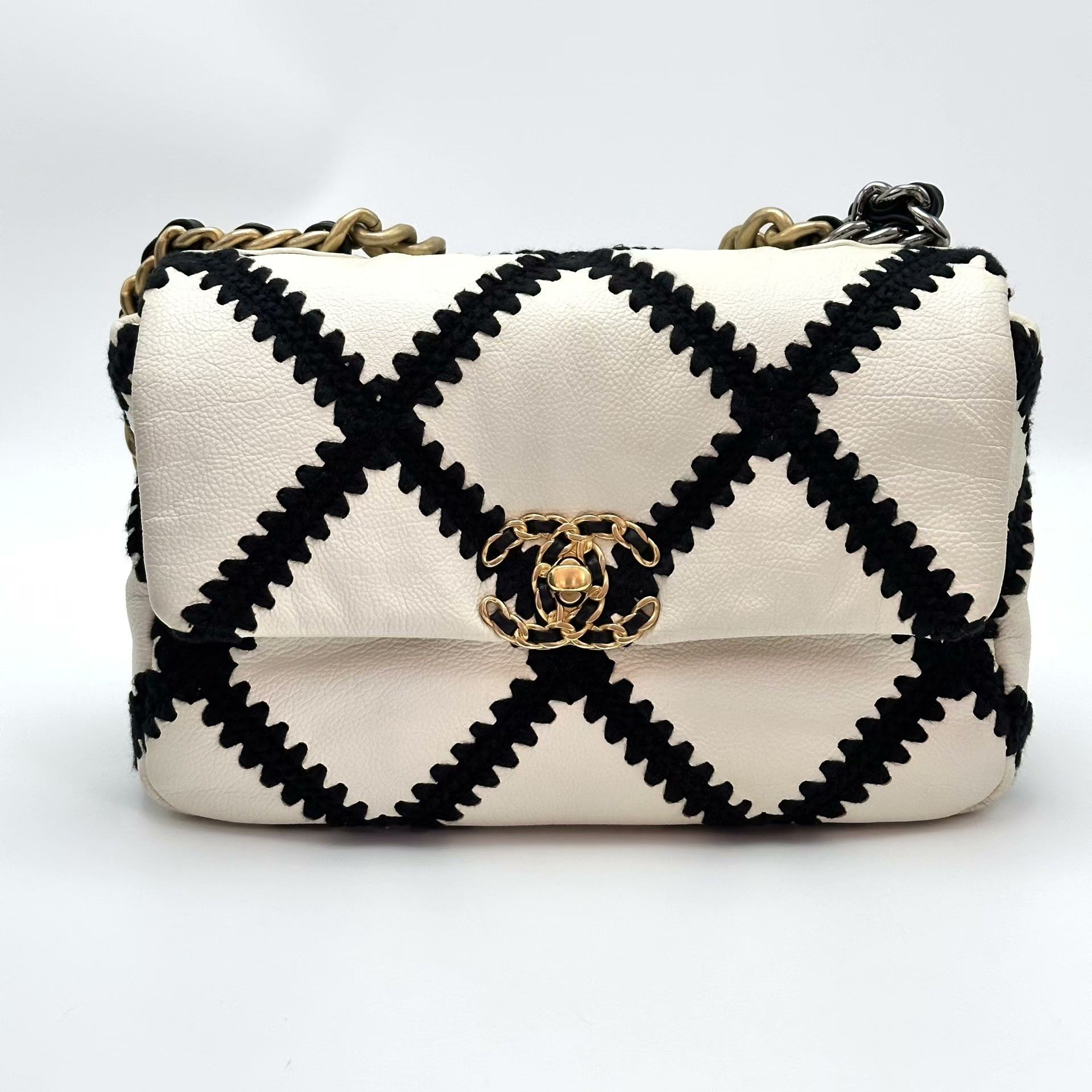 Chanel Pre-loved Bag Very good condition Size ONE SIZE - 2 Thumbnail