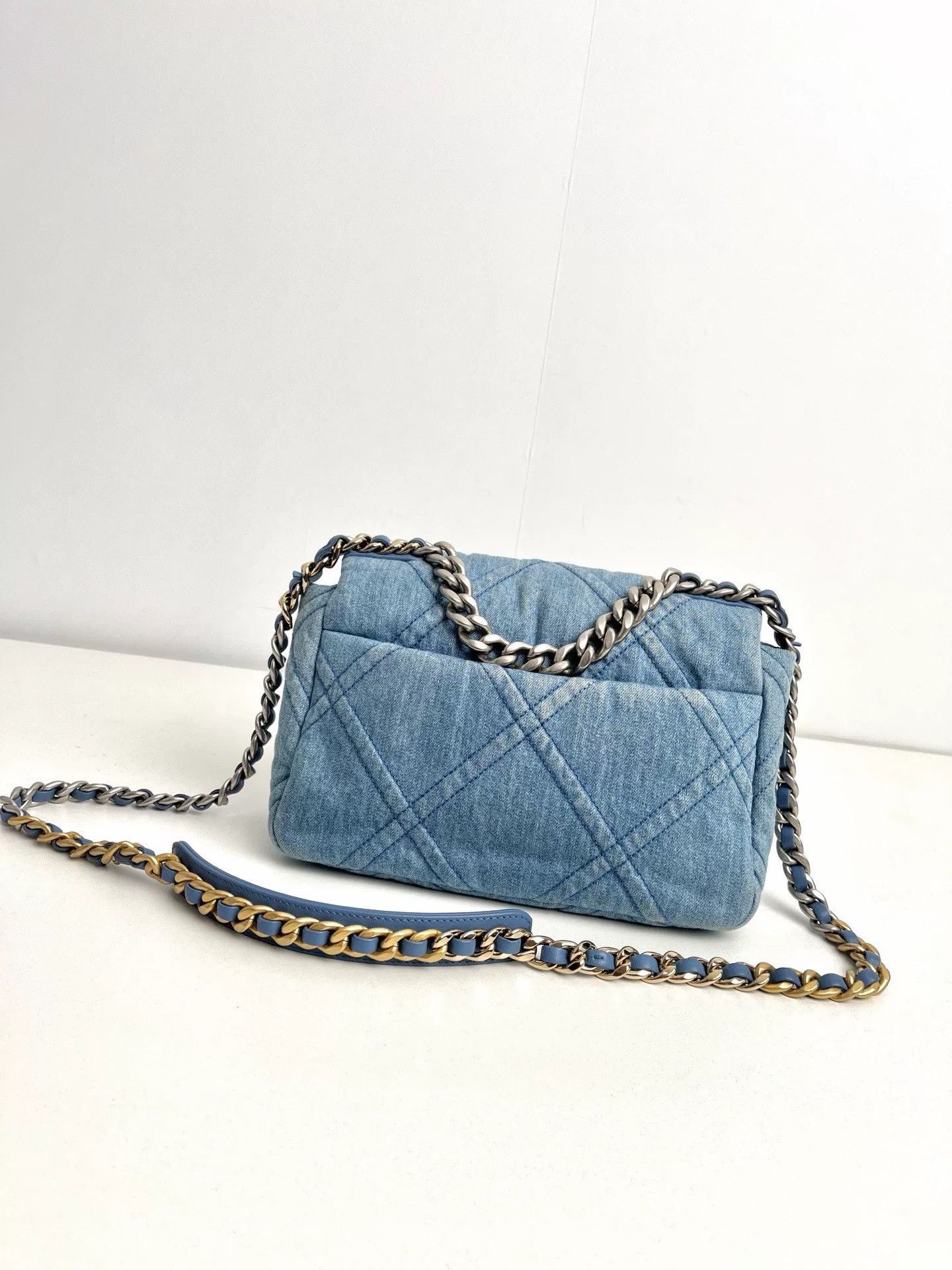 Chanel Pre-loved Bag Very good condition Size ONE SIZE - 3 Thumbnail