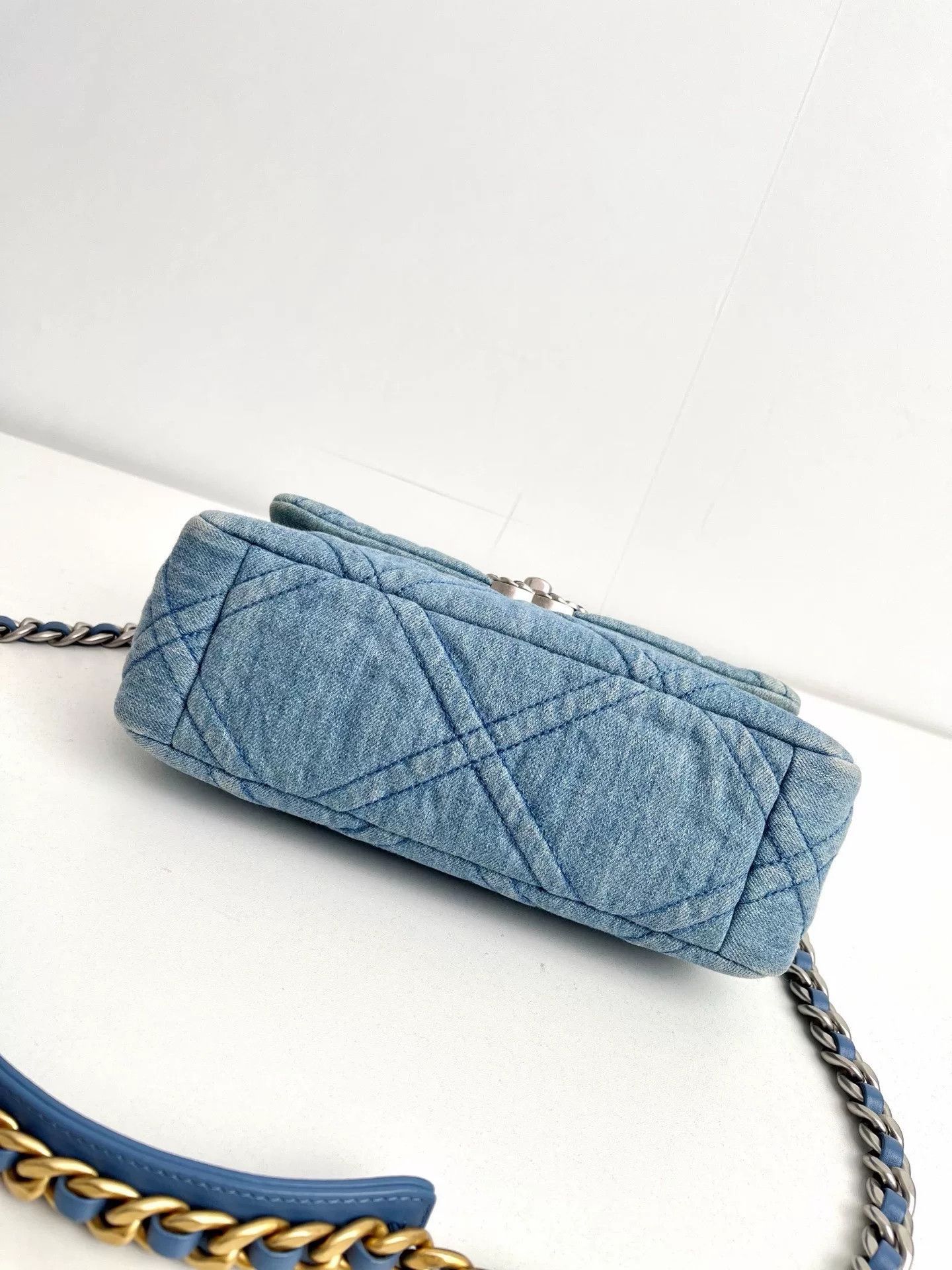 Chanel Pre-loved Bag Very good condition Size ONE SIZE - 6 Thumbnail