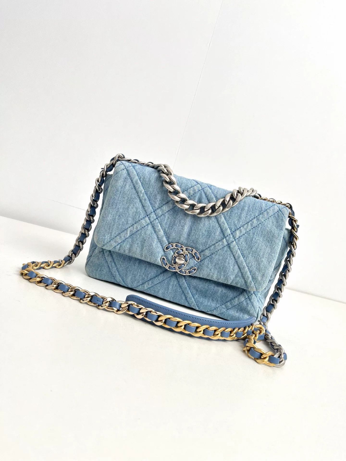 Chanel Pre-loved Bag Very good condition Size ONE SIZE - 2 Thumbnail