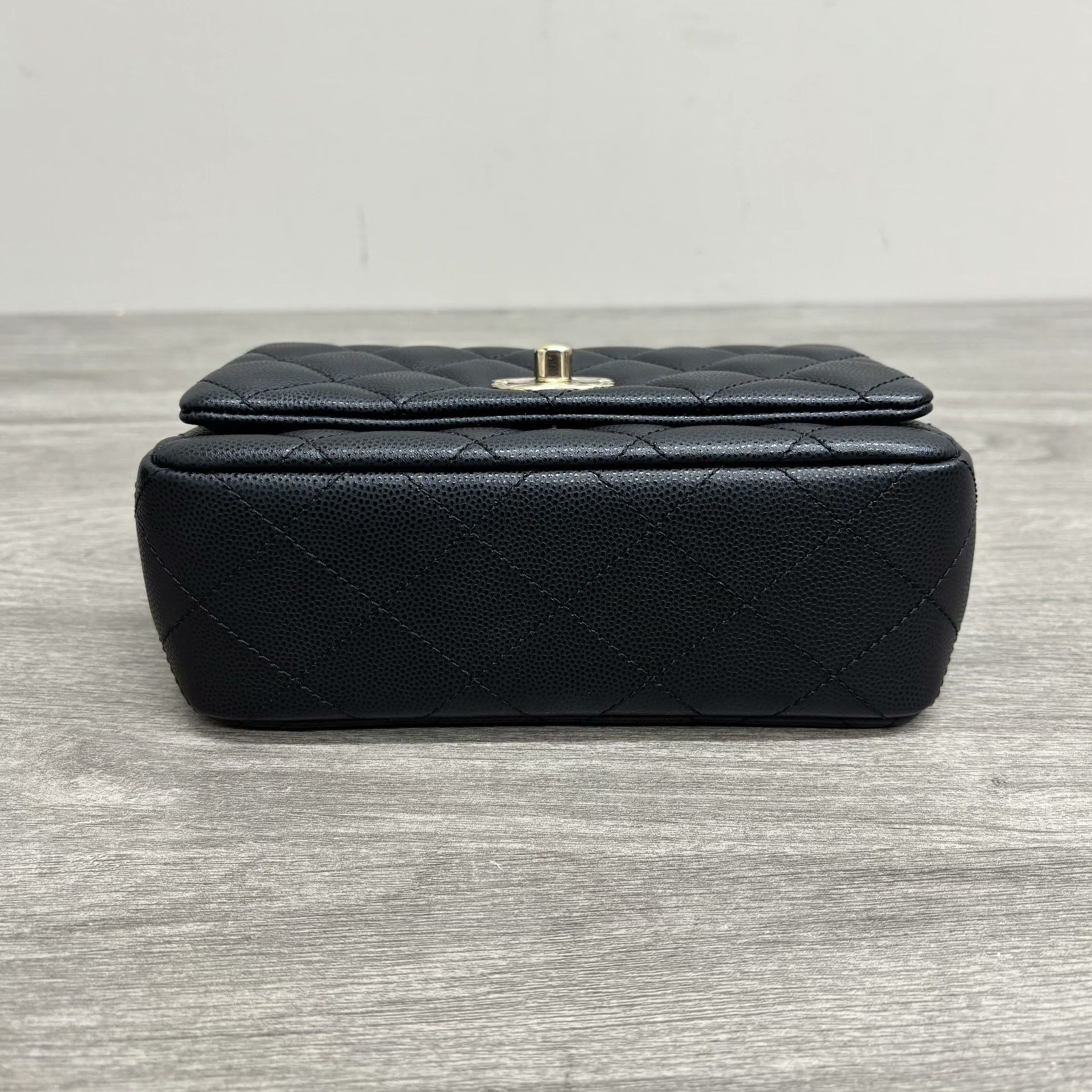 Chanel Pre-loved Bag Very good condition Size ONE SIZE - 4 Thumbnail