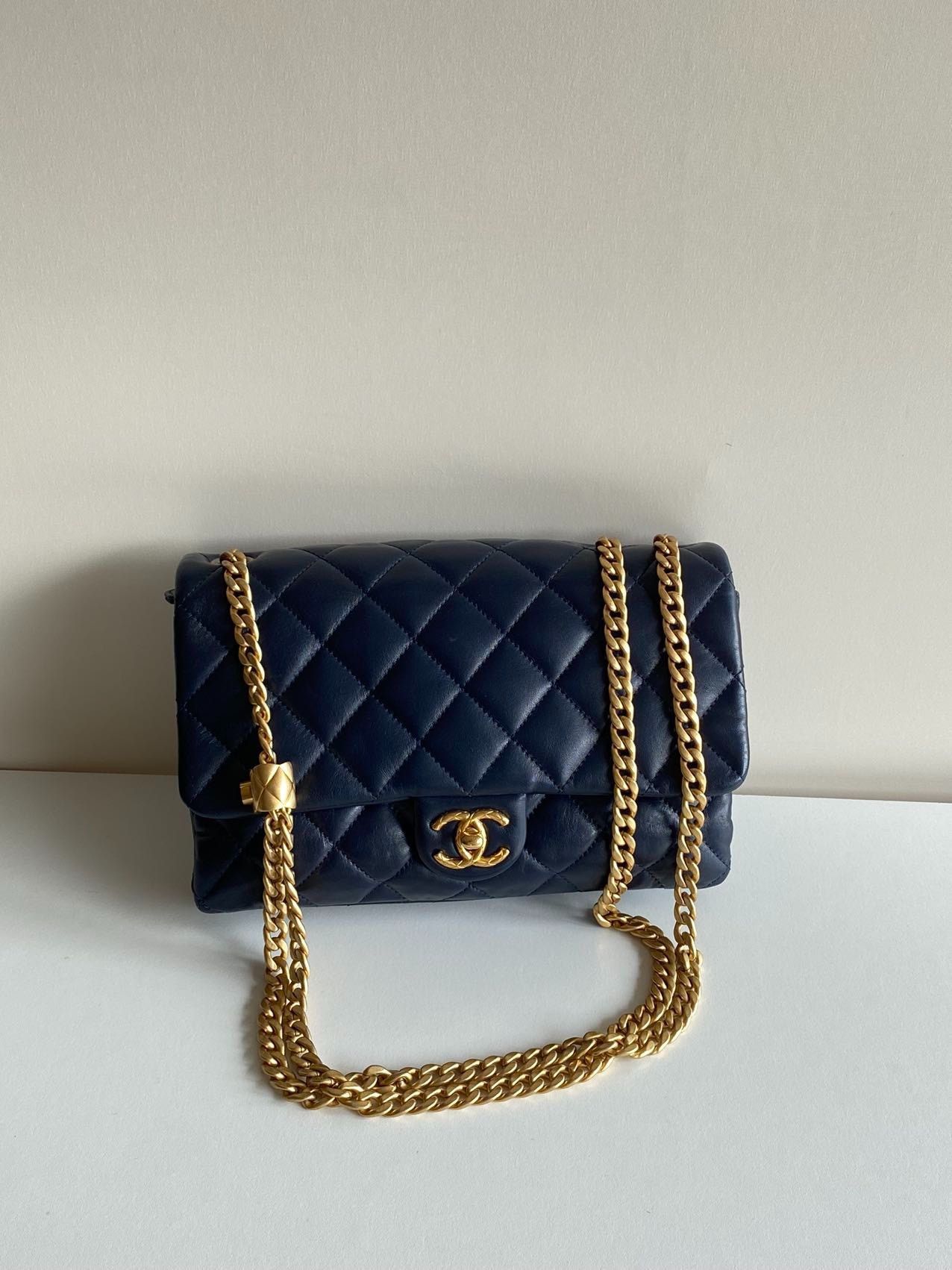 Chanel Pre-loved Bag Very good condition Size ONE SIZE - 3 Thumbnail