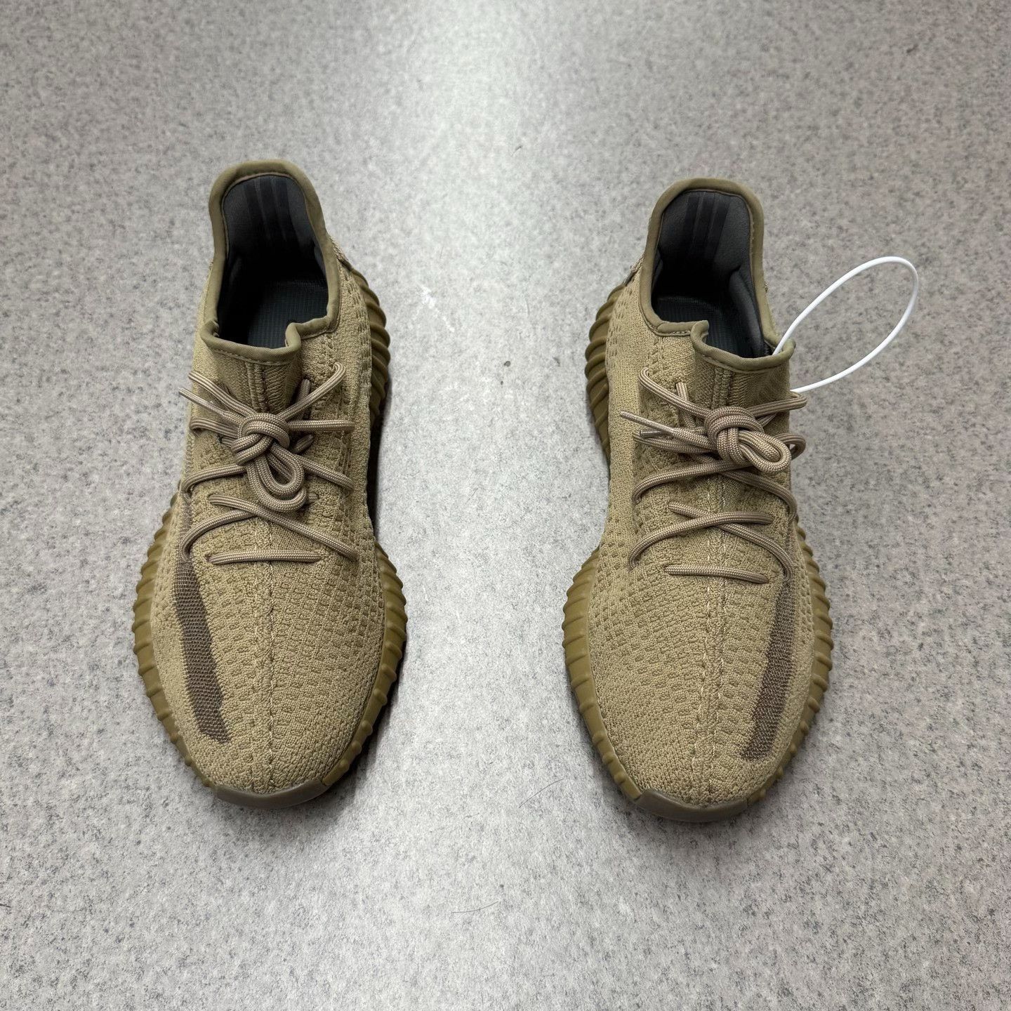 Adidas Adidas YEEZY350 Lowtop Sneakers 11.5 Men Size US 11.5 / EU 44-45 - 5 Thumbnail