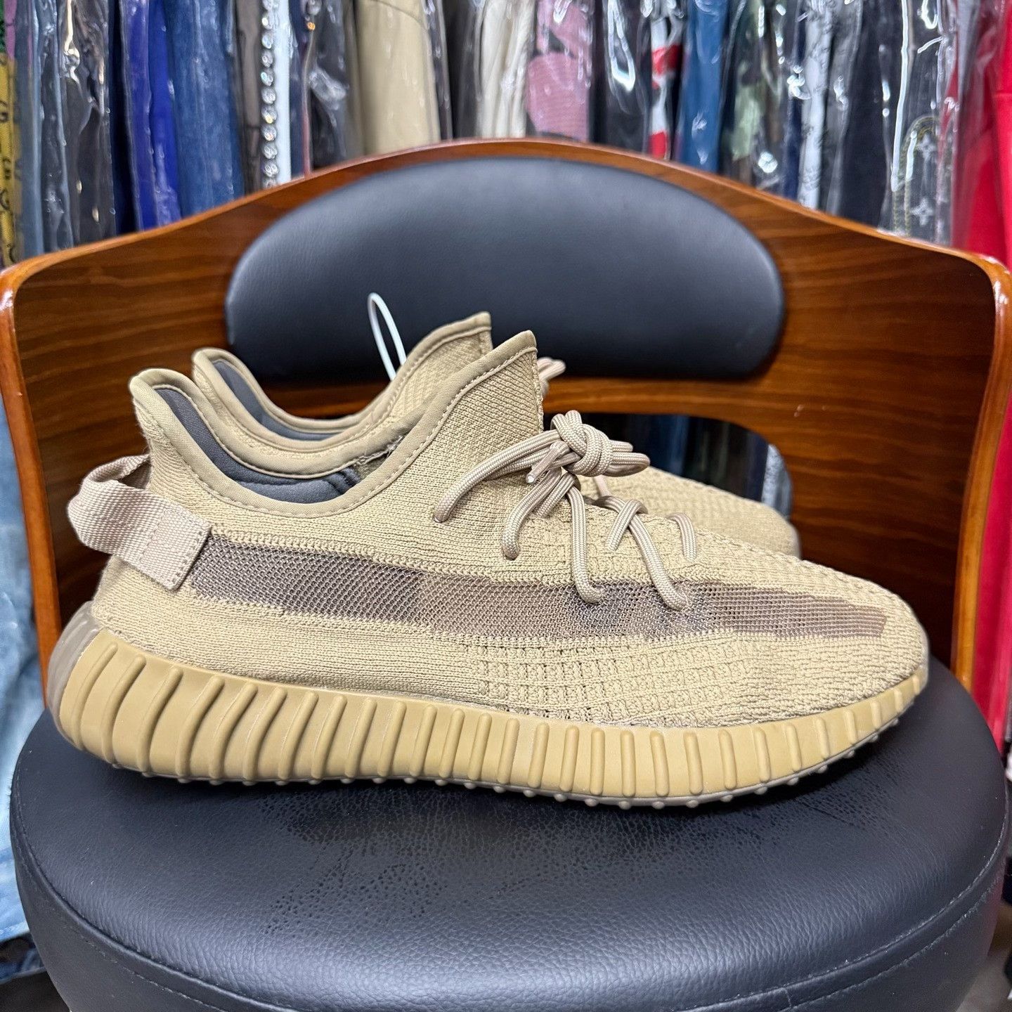 Adidas Adidas YEEZY350 Lowtop Sneakers 11.5 Men Size US 11.5 / EU 44-45 - 4 Thumbnail