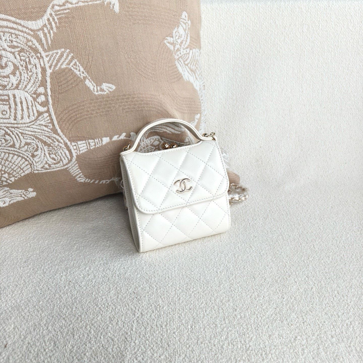 Chanel Pre-loved Bag Very good condition Size ONE SIZE - 4 Thumbnail