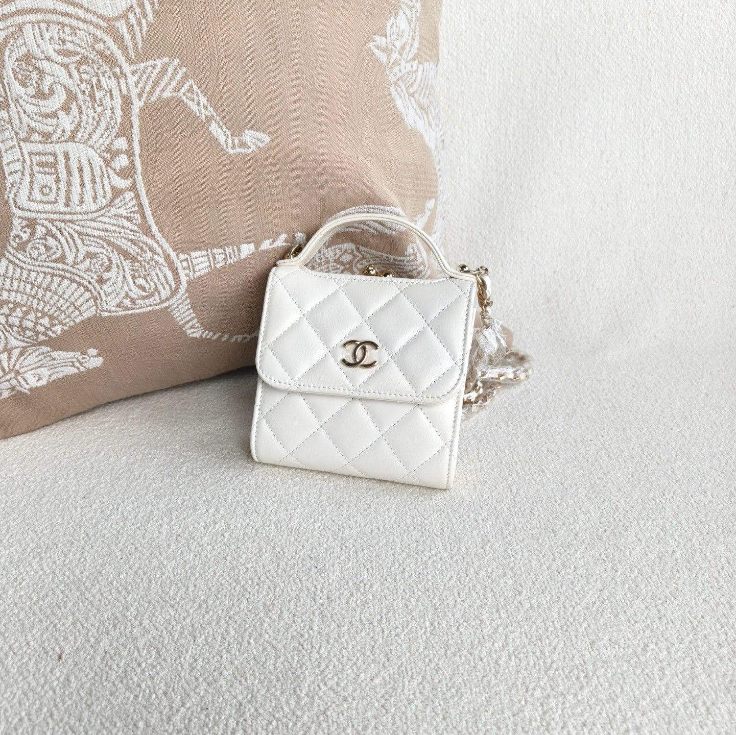 Chanel Pre-loved Bag Very good condition Size ONE SIZE - 6 Thumbnail