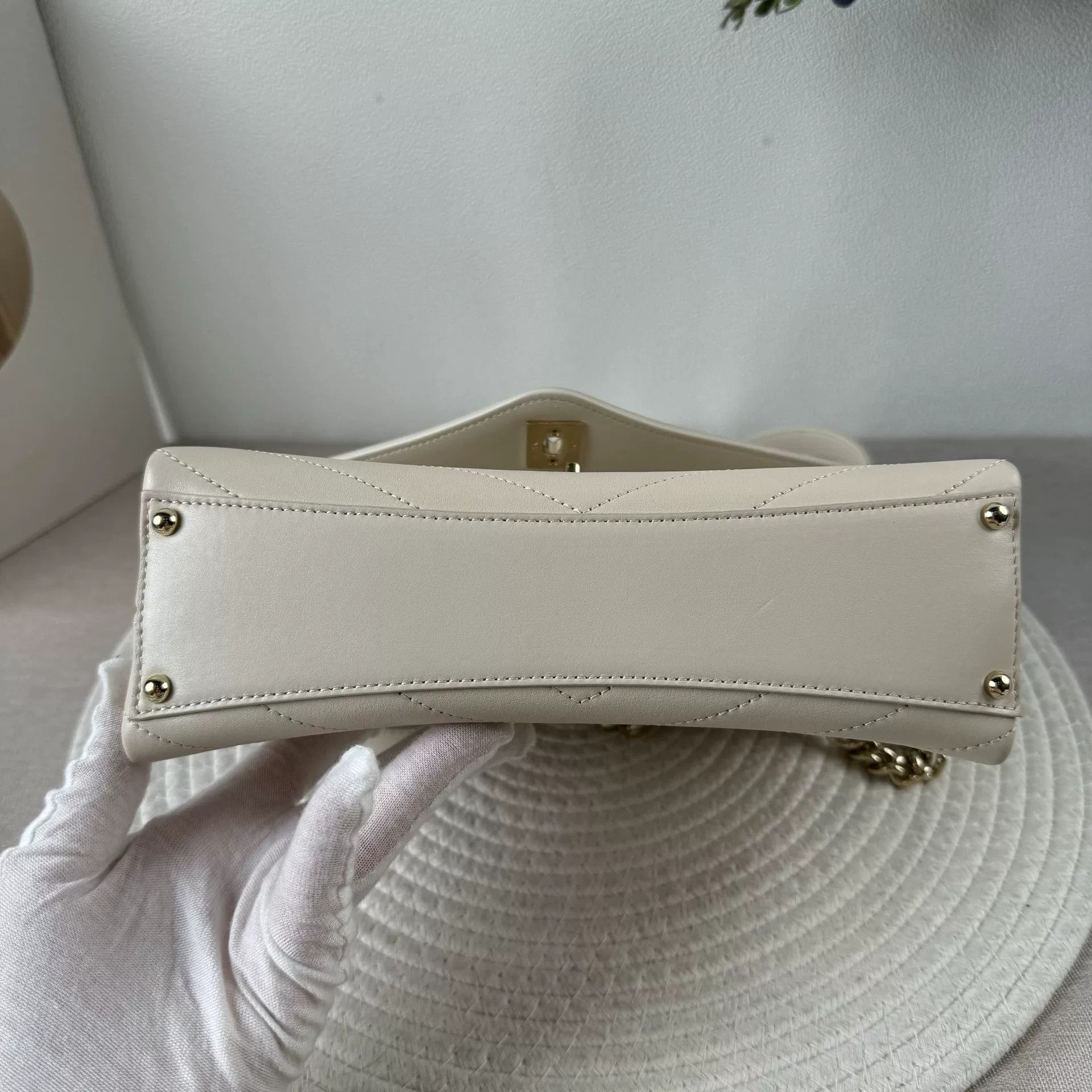 Chanel Pre-loved Bag Very good condition Size ONE SIZE - 2 Thumbnail