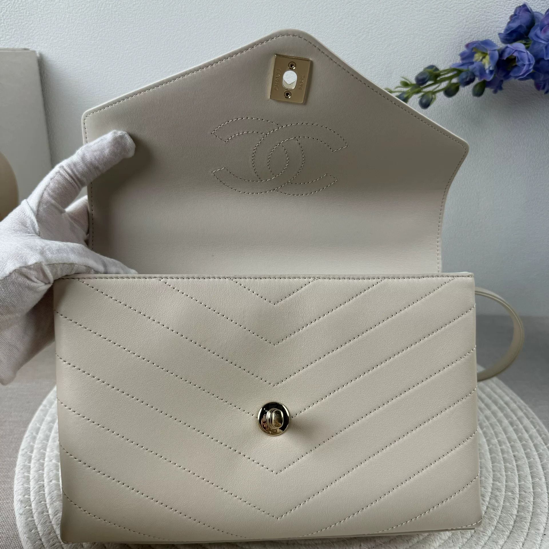 Chanel Pre-loved Bag Very good condition Size ONE SIZE - 6 Thumbnail