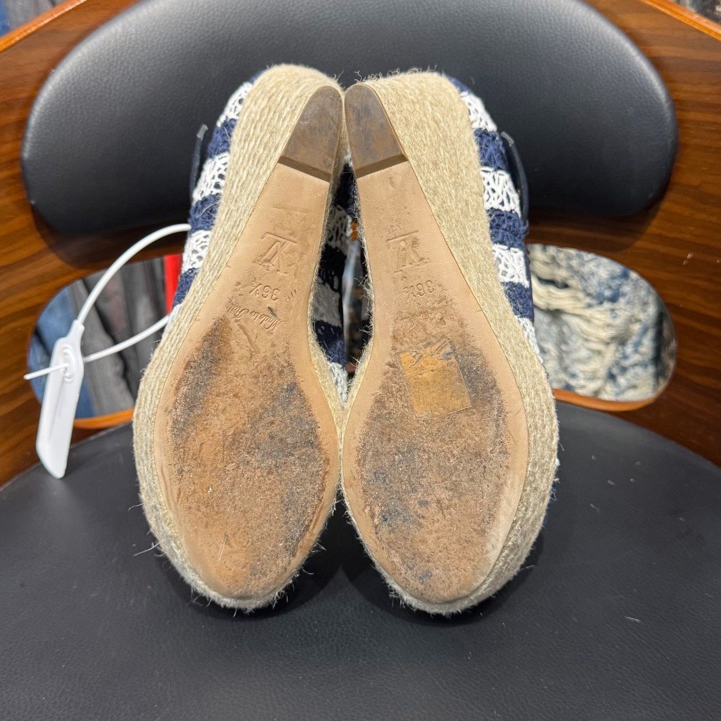 Louis Vuitton Louis Vuitton Metallic Gold Sandals us_6 Women Size US 6 / IT 36 - 9 Thumbnail