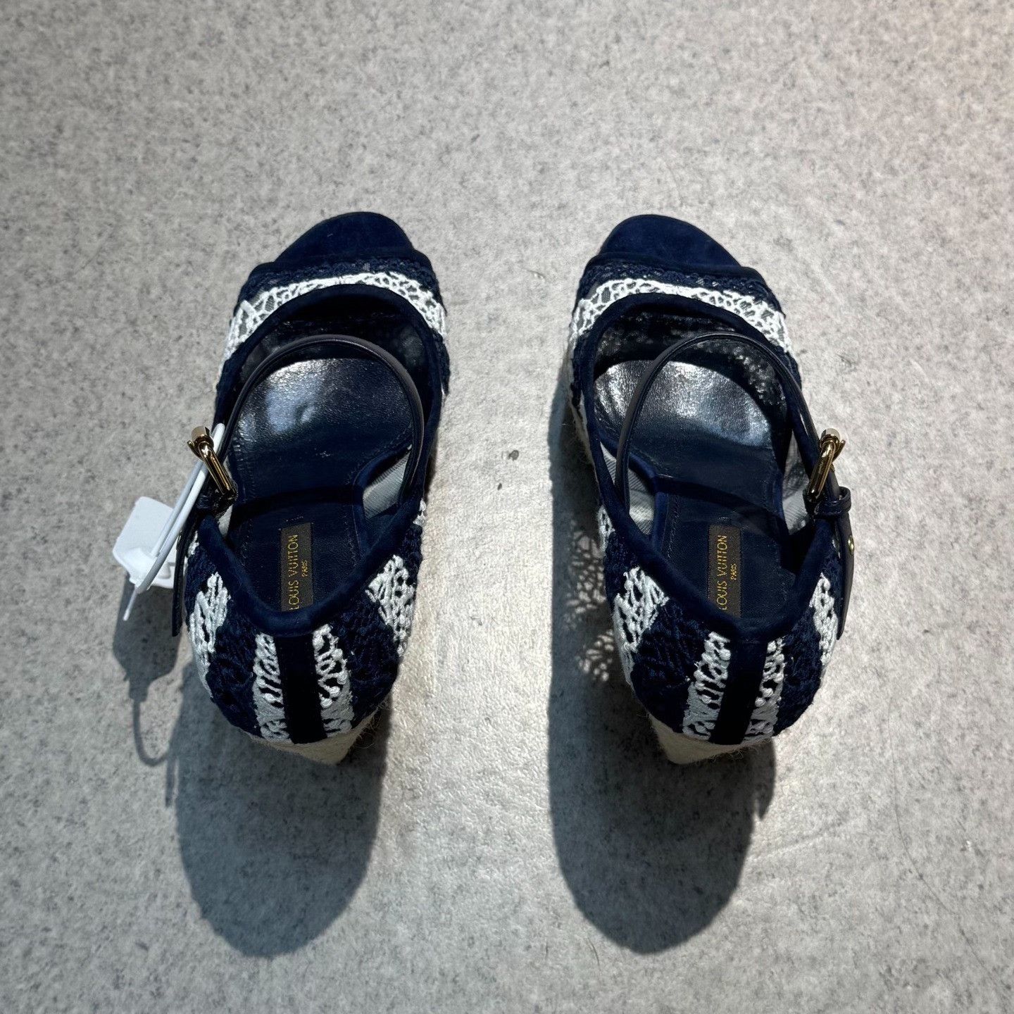 Louis Vuitton Louis Vuitton Metallic Gold Sandals us_6 Women Size US 6 / IT 36 - 8 Thumbnail