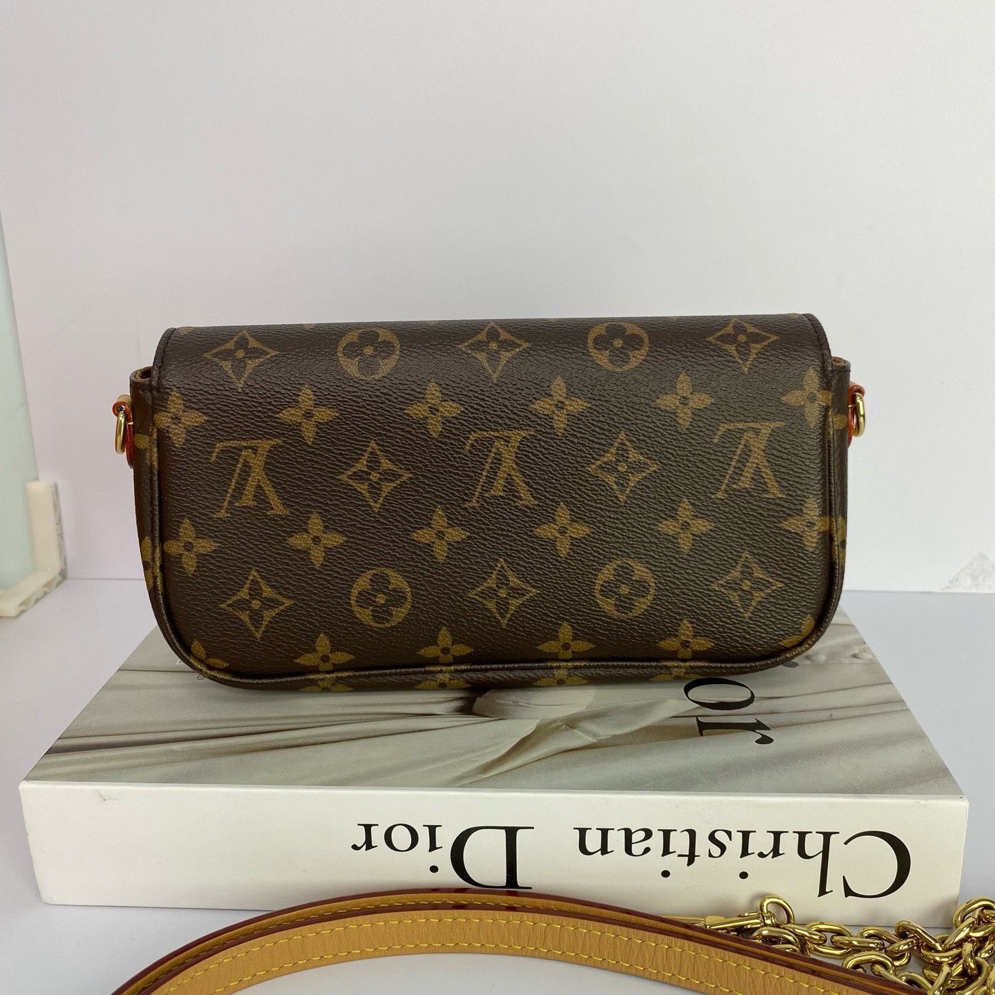 Louis Vuitton Pre-loved Bag Very good condition Size ONE SIZE - 4 Thumbnail