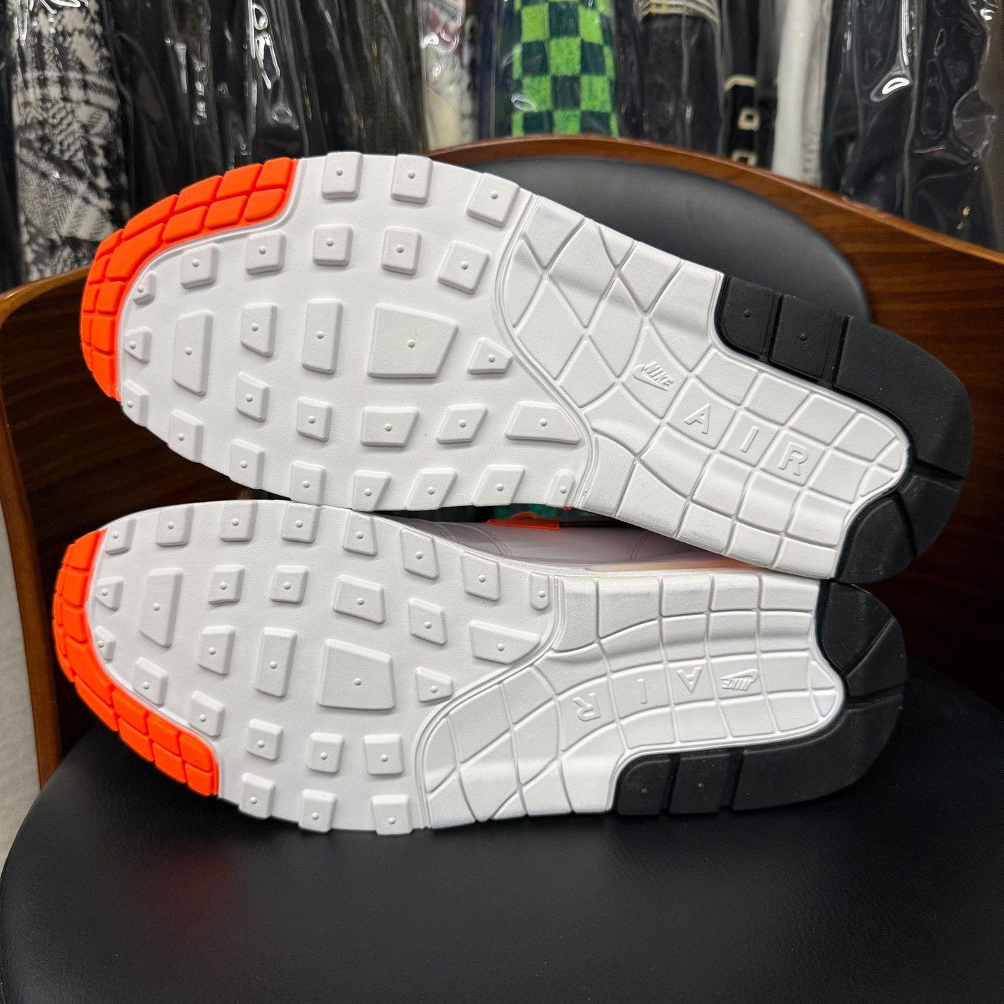 Nike Nike MAX1 White Lowtop Sneakers 10.5 Men Size US 10.5 / EU 43-44 - 8 Thumbnail