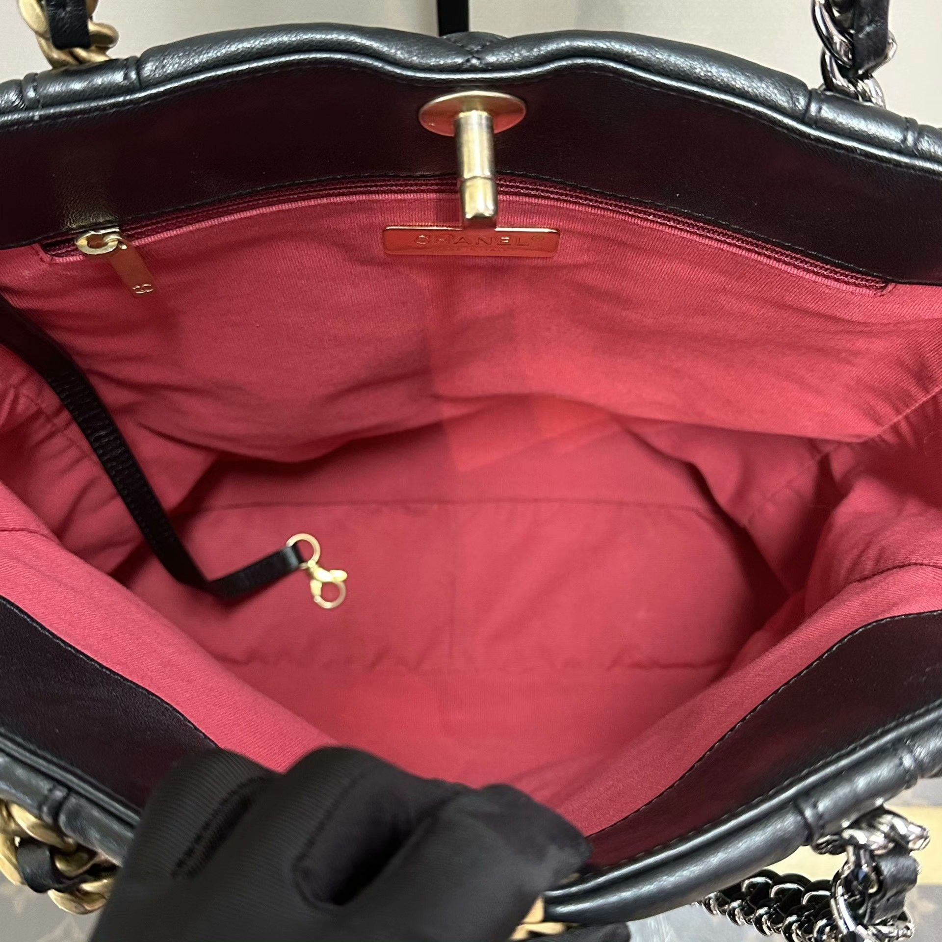 Chanel Pre-loved Bag Very good condition Size ONE SIZE - 6 Thumbnail