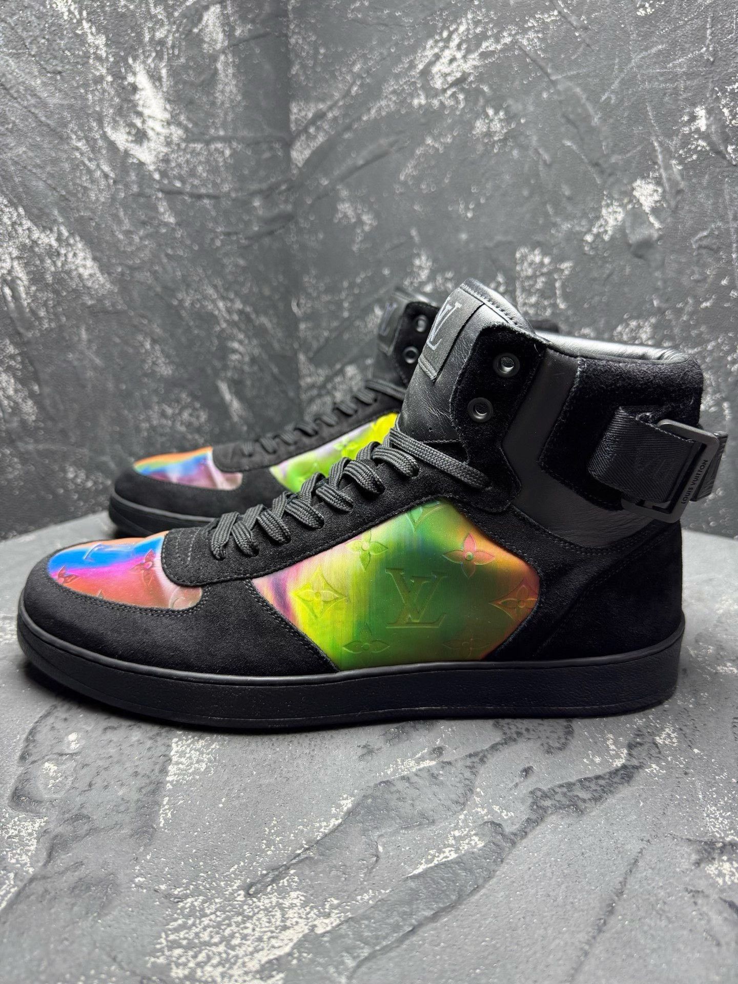 Louis Vuitton Louis Vuitton Black Hitop Sneakers 10 Men Size US 10 / EU 43 - 2 Thumbnail