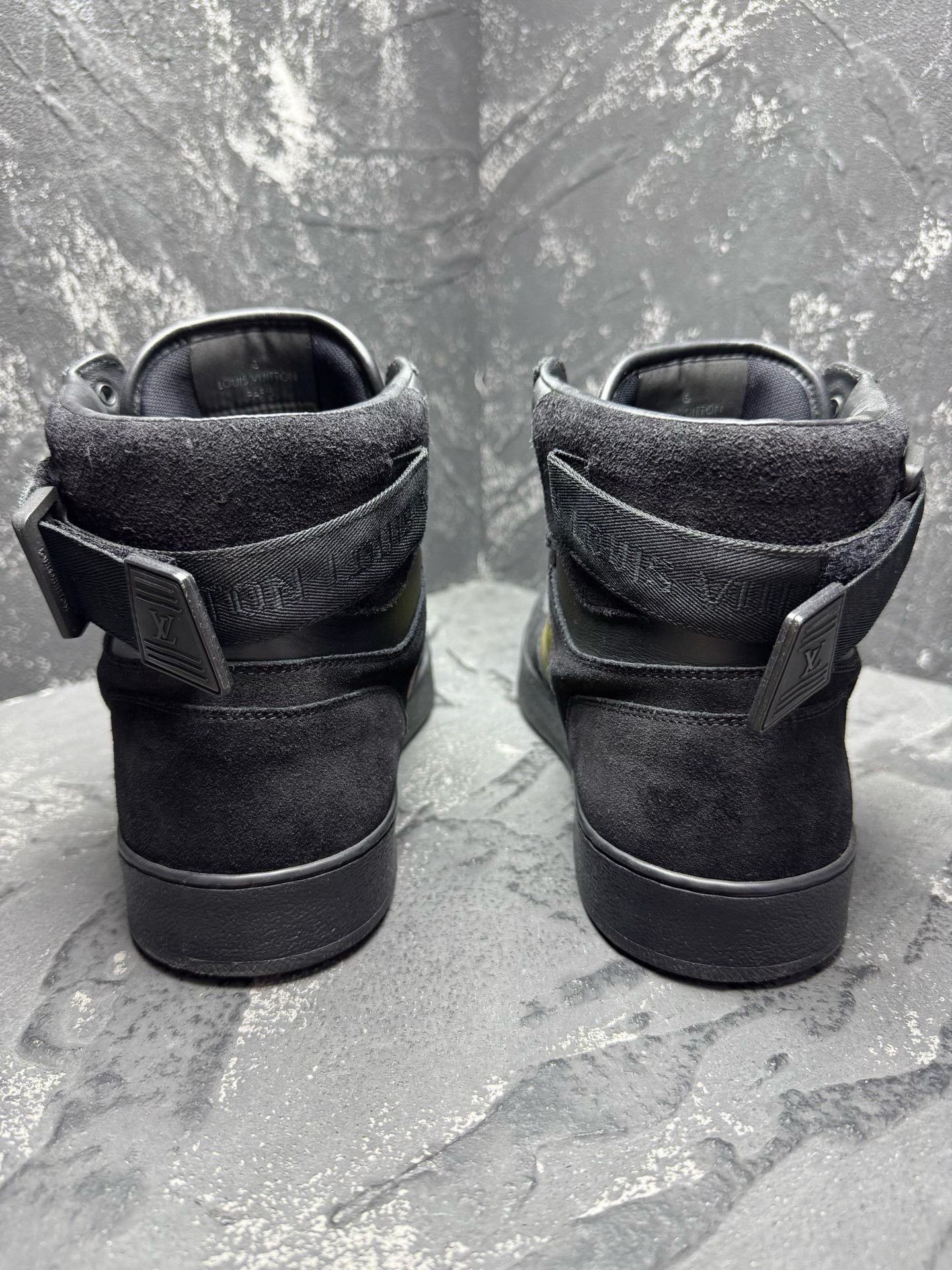Louis Vuitton Louis Vuitton Black Hitop Sneakers 10 Men Size US 10 / EU 43 - 3 Thumbnail