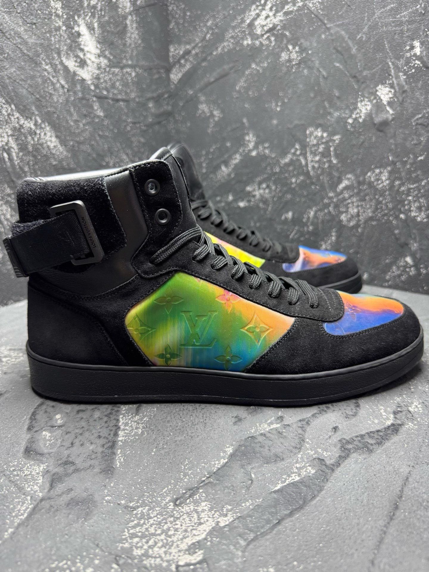Louis Vuitton Louis Vuitton Black Hitop Sneakers 10 Men Size US 10 / EU 43 - 4 Thumbnail