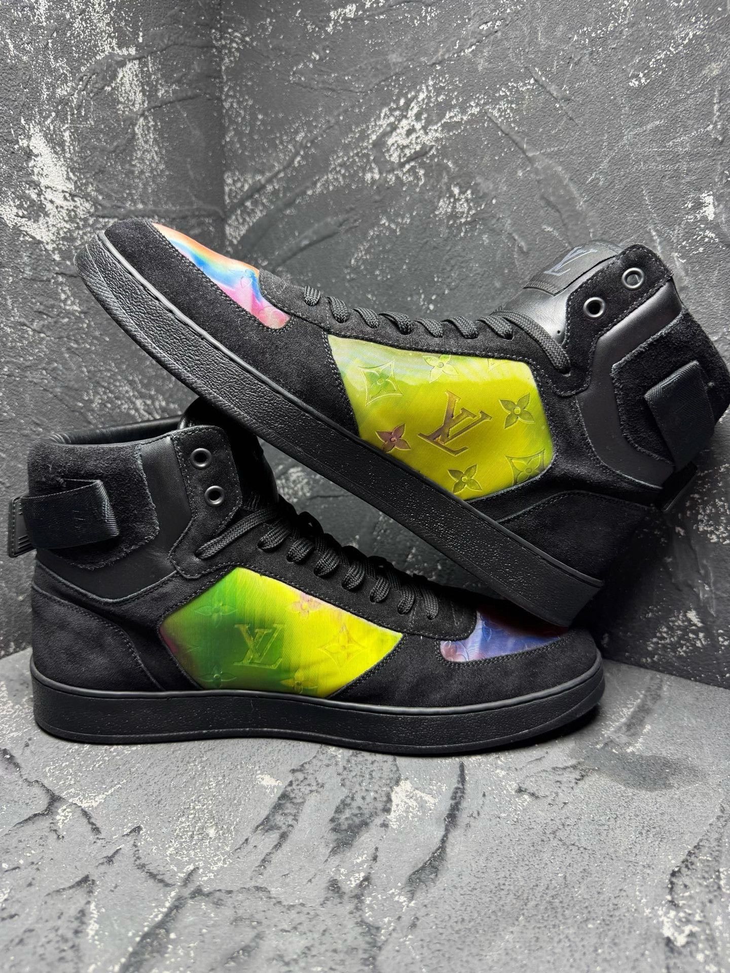 Louis Vuitton Louis Vuitton Black Hitop Sneakers 10 Men Size US 10 / EU 43 - 5 Thumbnail