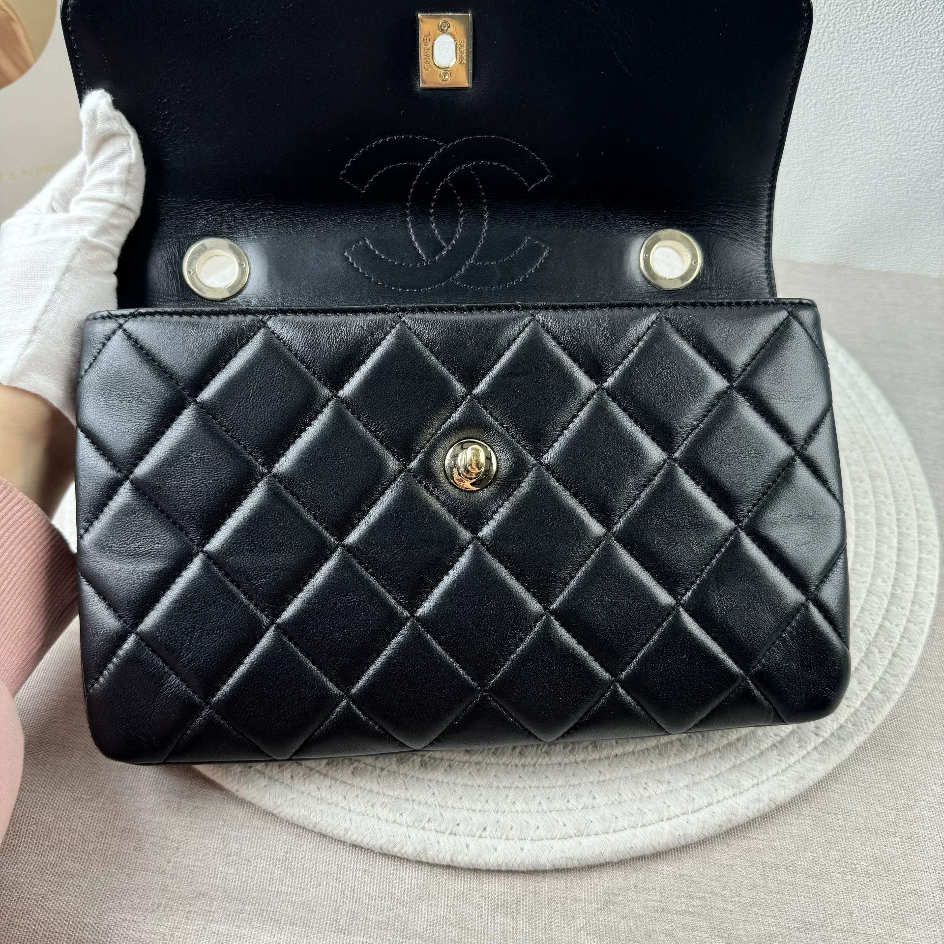 Chanel Pre-loved Bag Very good condition Size ONE SIZE - 6 Thumbnail