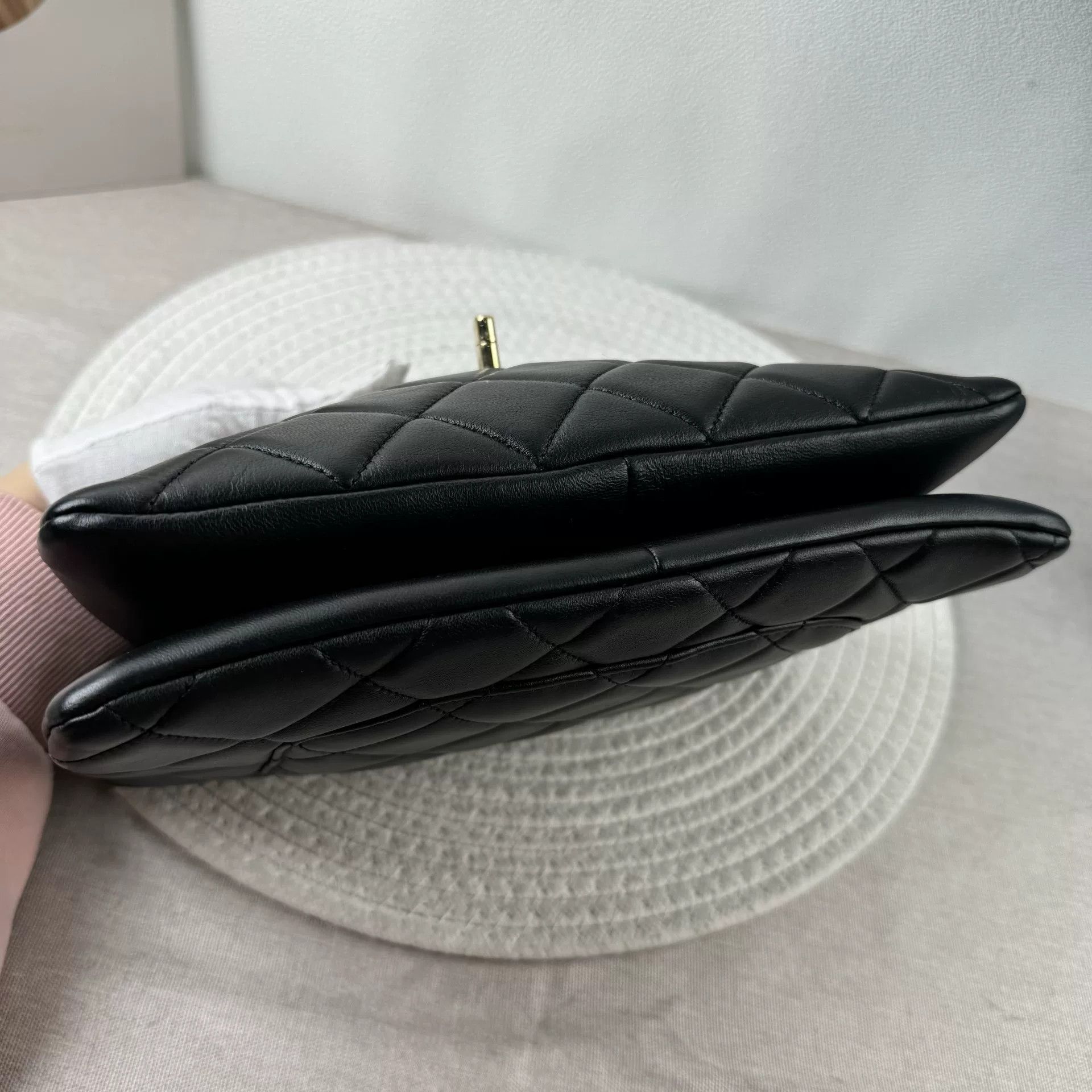Chanel Pre-loved Bag Very good condition Size ONE SIZE - 7 Thumbnail