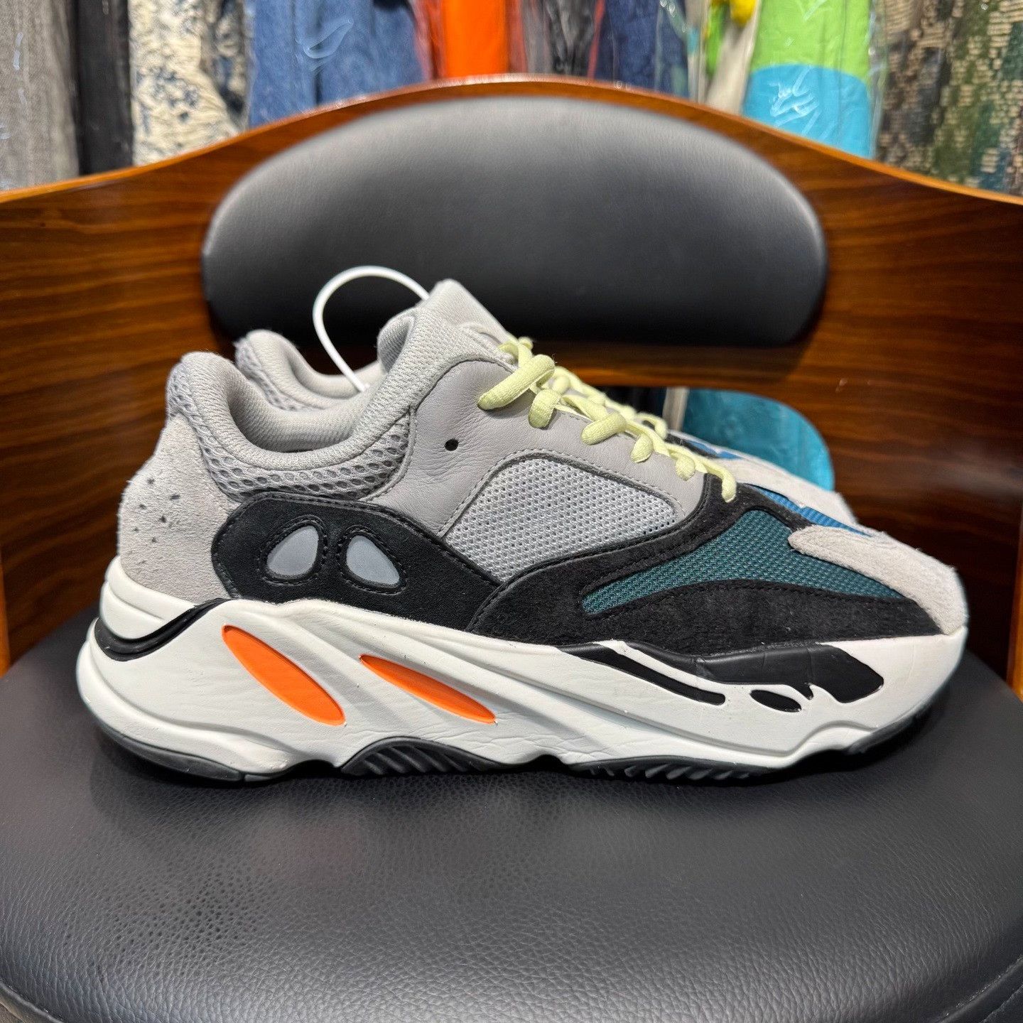 Adidas Adidas YEEZY700 Lowtop Sneakers 9.5 Men Size US 9.5 / EU 42-43 - 4 Thumbnail