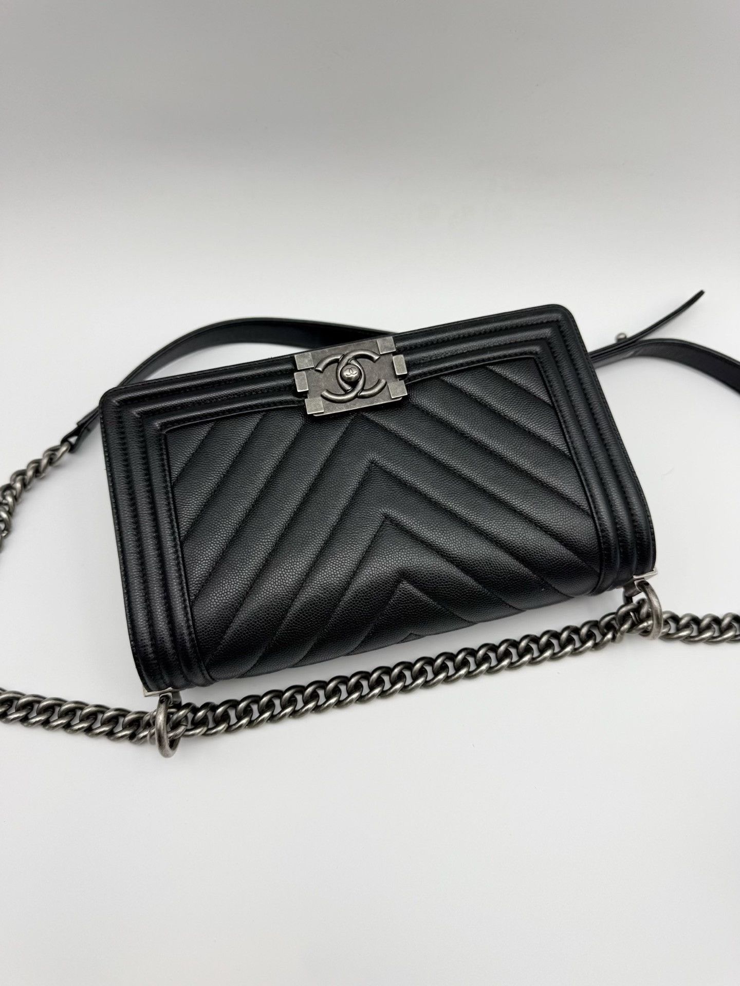 Chanel Pre-loved Bag Very good condition Size ONE SIZE - 5 Thumbnail