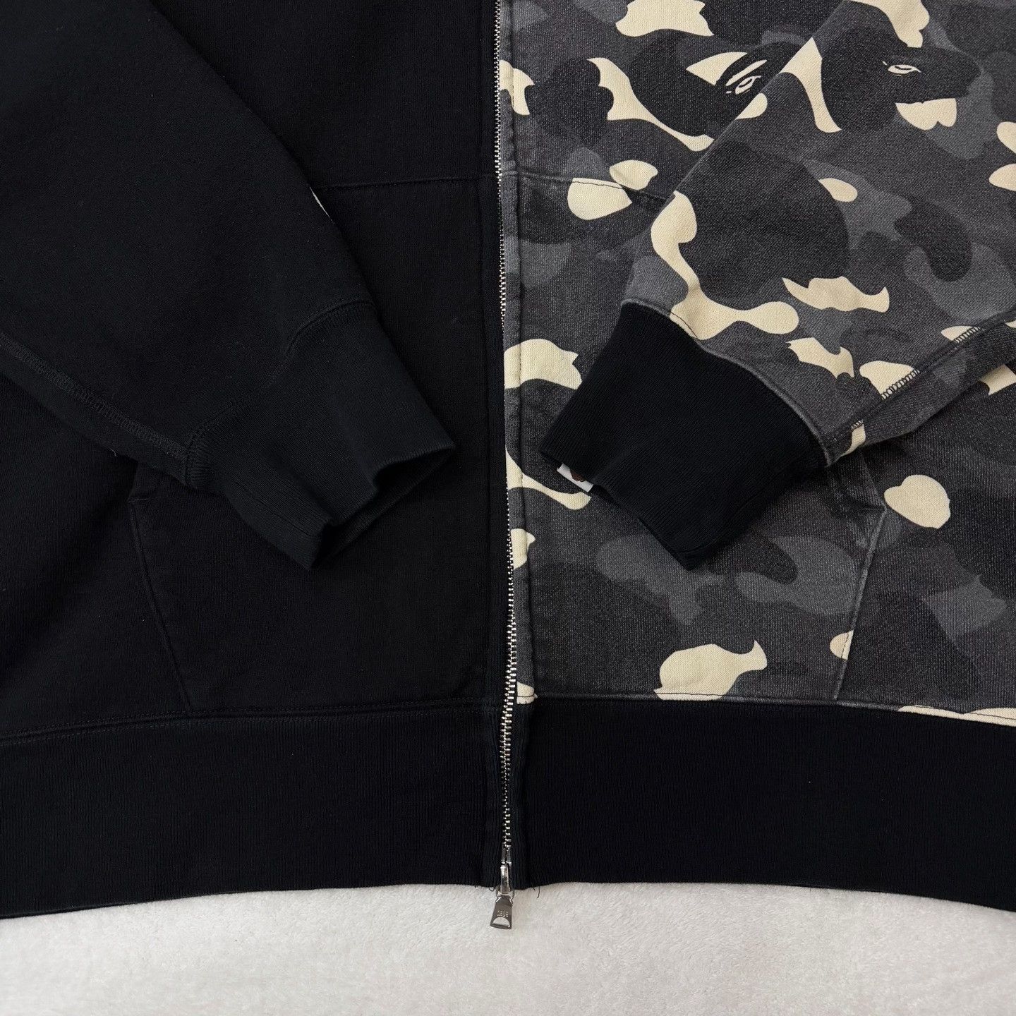 Bape Bape Shark Camo Black Light Jacket xxl Men Size US XXL / EU 58 / 5 - 2 Thumbnail