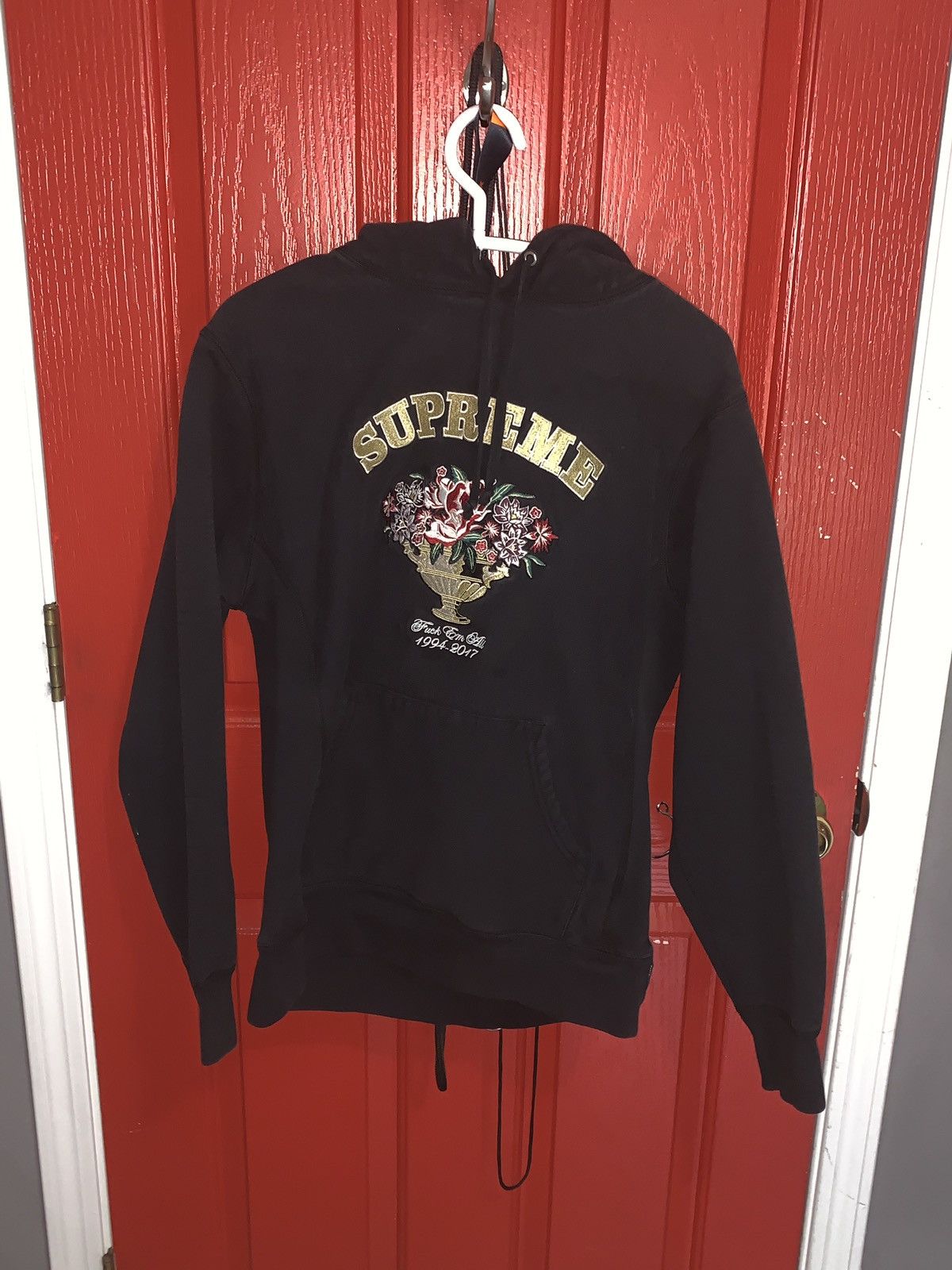 Supreme Supreme center piece hoodie Grailed