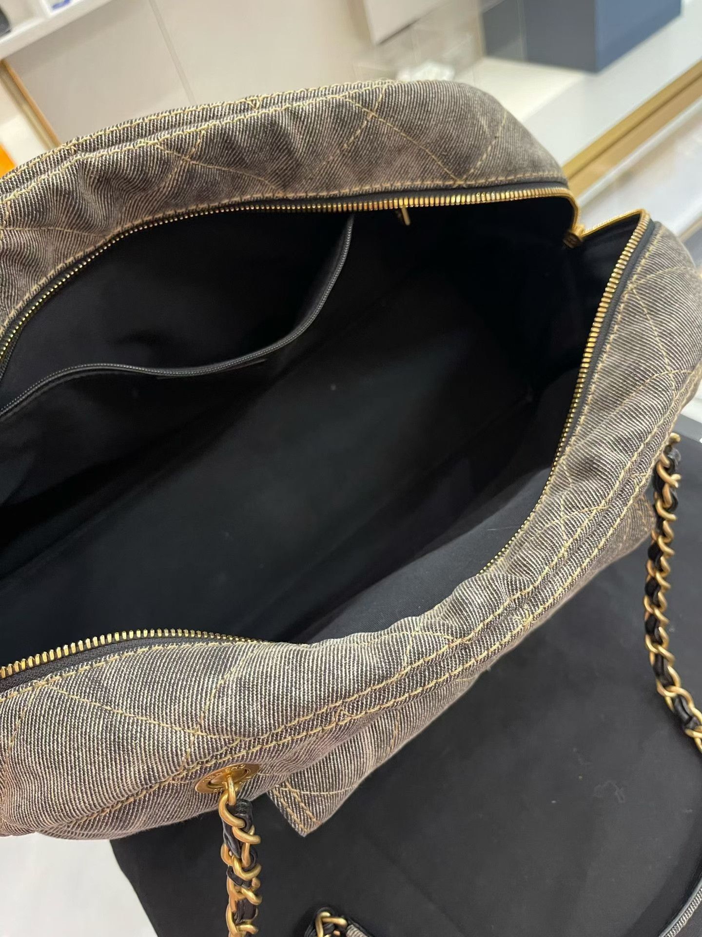 Chanel Pre-loved Bag Very good condition Size ONE SIZE - 9 Thumbnail