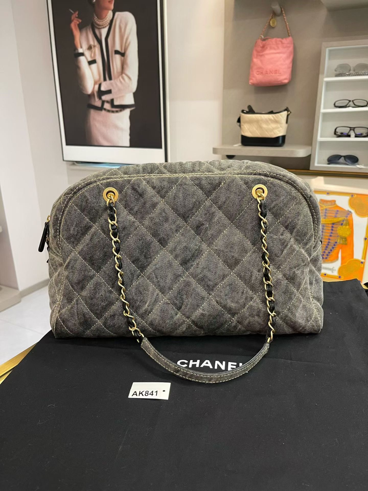 Chanel Pre-loved Bag Very good condition Size ONE SIZE - 2 Thumbnail