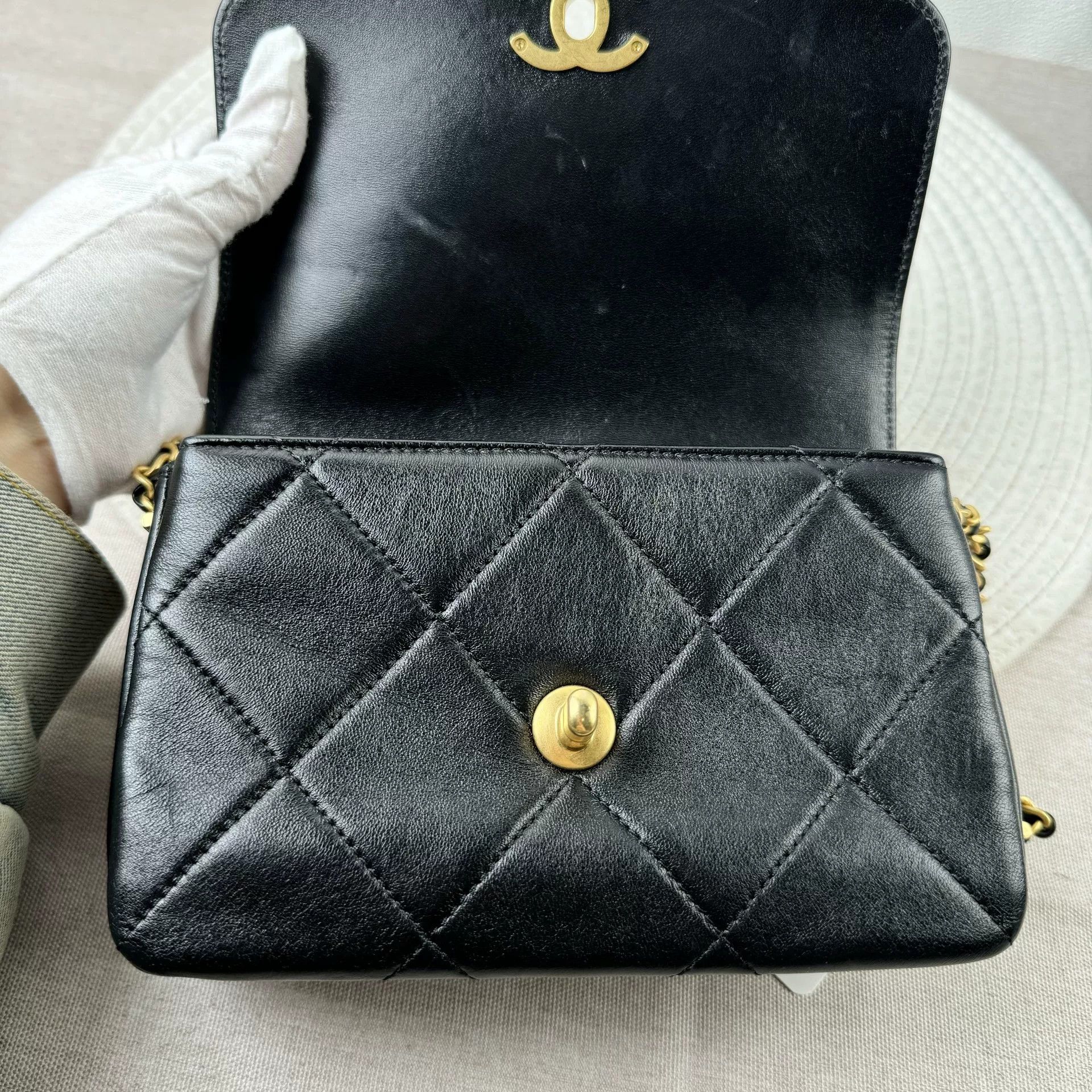 Chanel Pre-loved Bag Very good condition Size ONE SIZE - 3 Thumbnail