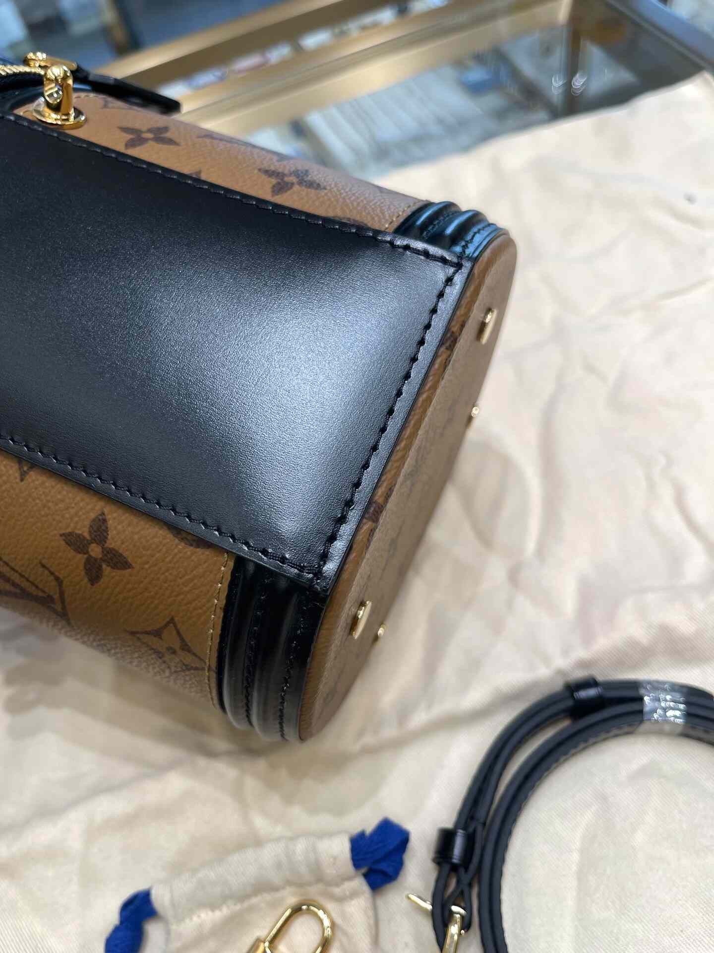 Louis Vuitton Pre-loved Bag Very good condition Size ONE SIZE - 6 Thumbnail