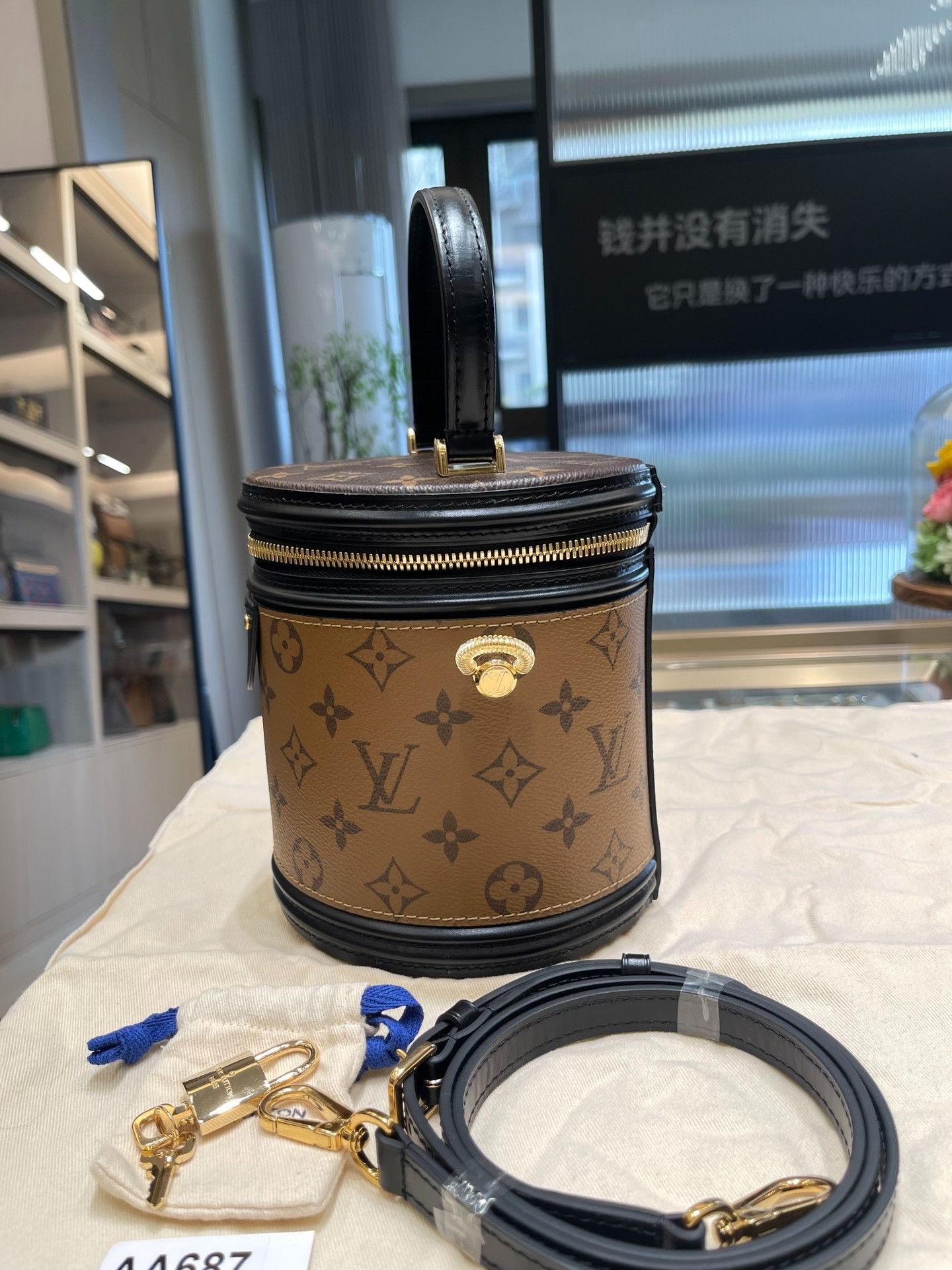Louis Vuitton Pre-loved Bag Very good condition Size ONE SIZE - 3 Thumbnail