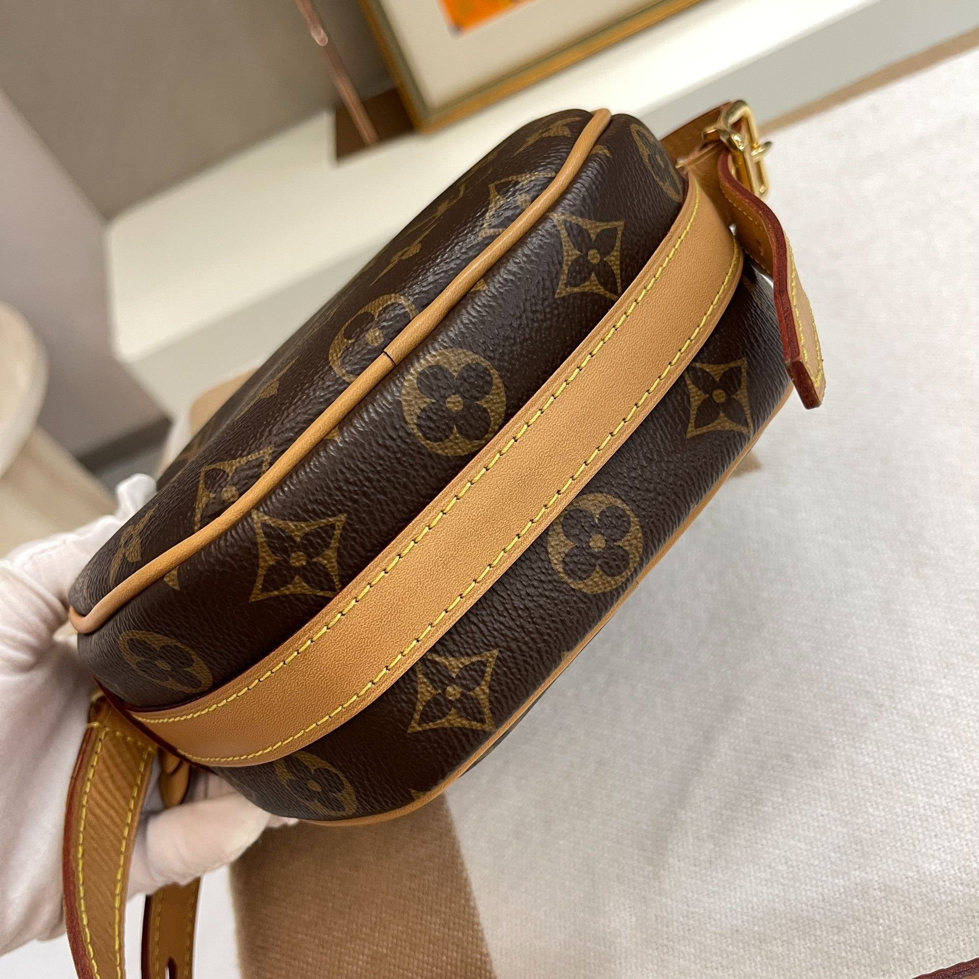 Louis Vuitton Pre-loved Bag Very good condition Size ONE SIZE - 4 Thumbnail