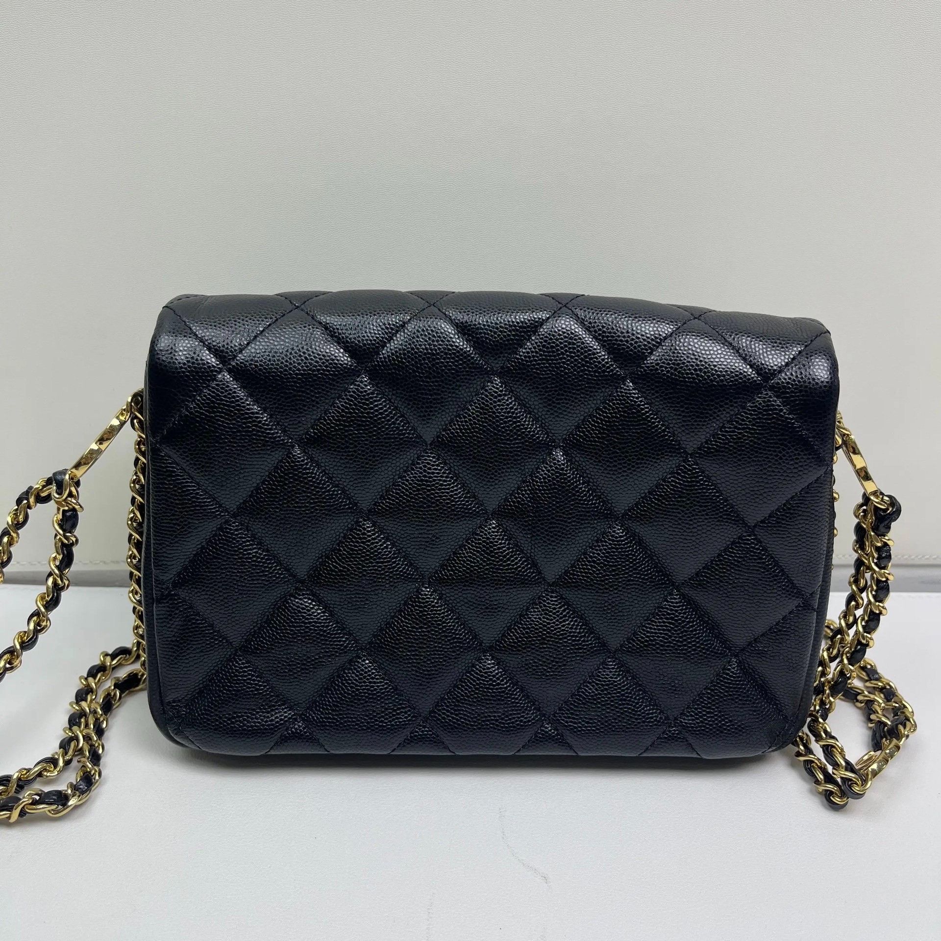 Chanel Pre-loved Bag Very good condition Size ONE SIZE - 3 Thumbnail