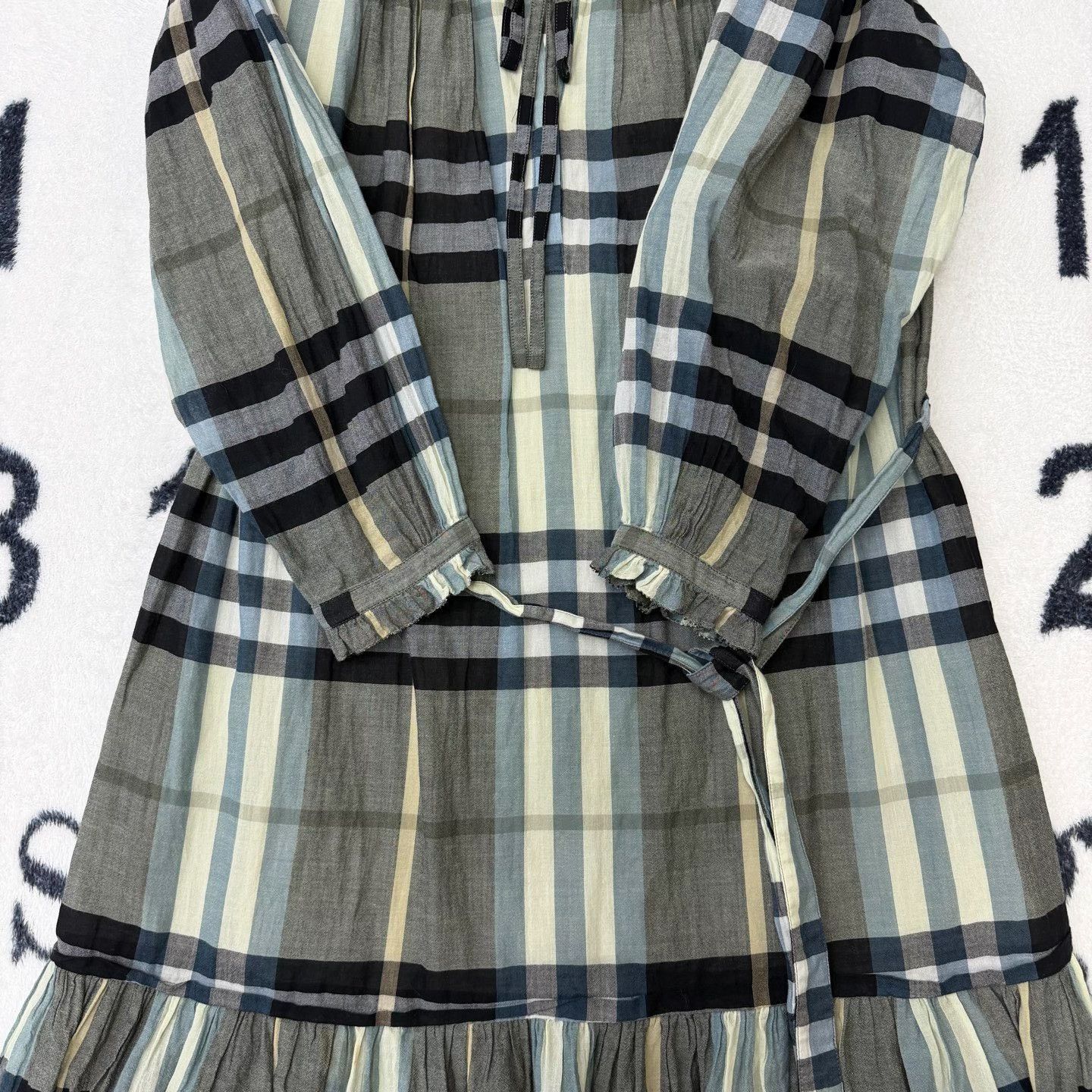 Burberry Burberry Plaid T-Shirt L Women Size L / US 10 / IT 46 - 2 Thumbnail