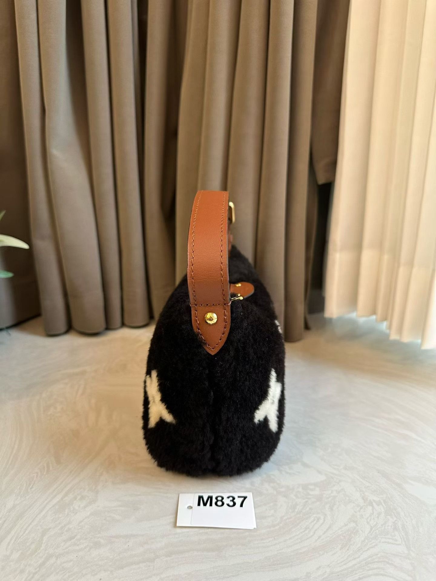 Louis Vuitton Pre-loved Bag Very good condition Size ONE SIZE - 5 Thumbnail