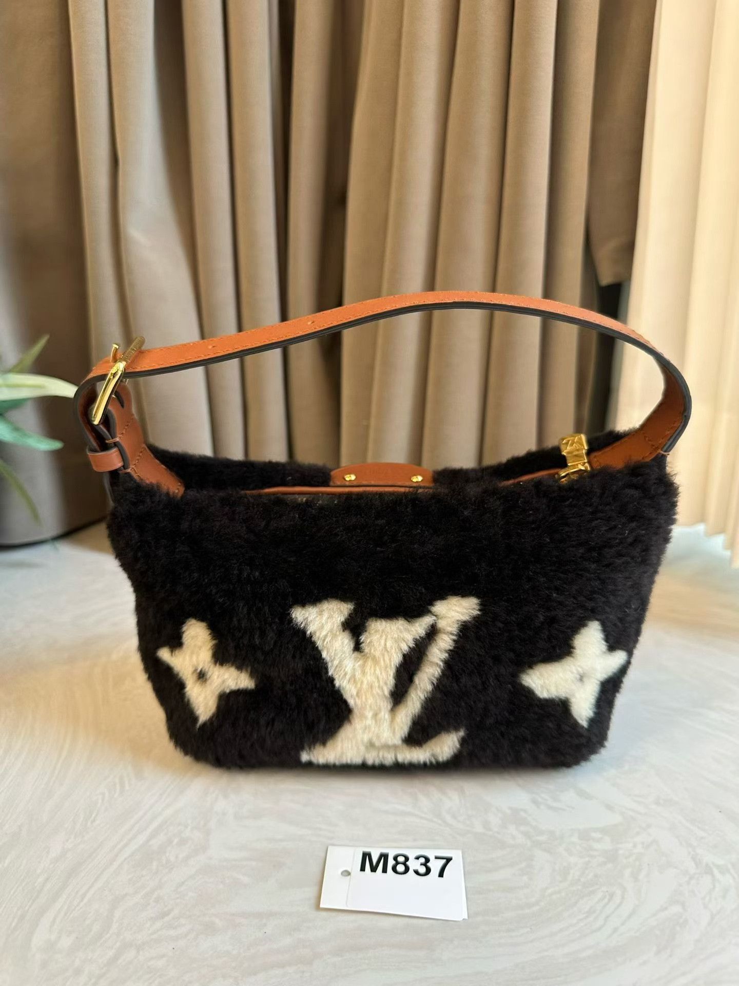 Louis Vuitton Pre-loved Bag Very good condition Size ONE SIZE - 8 Thumbnail