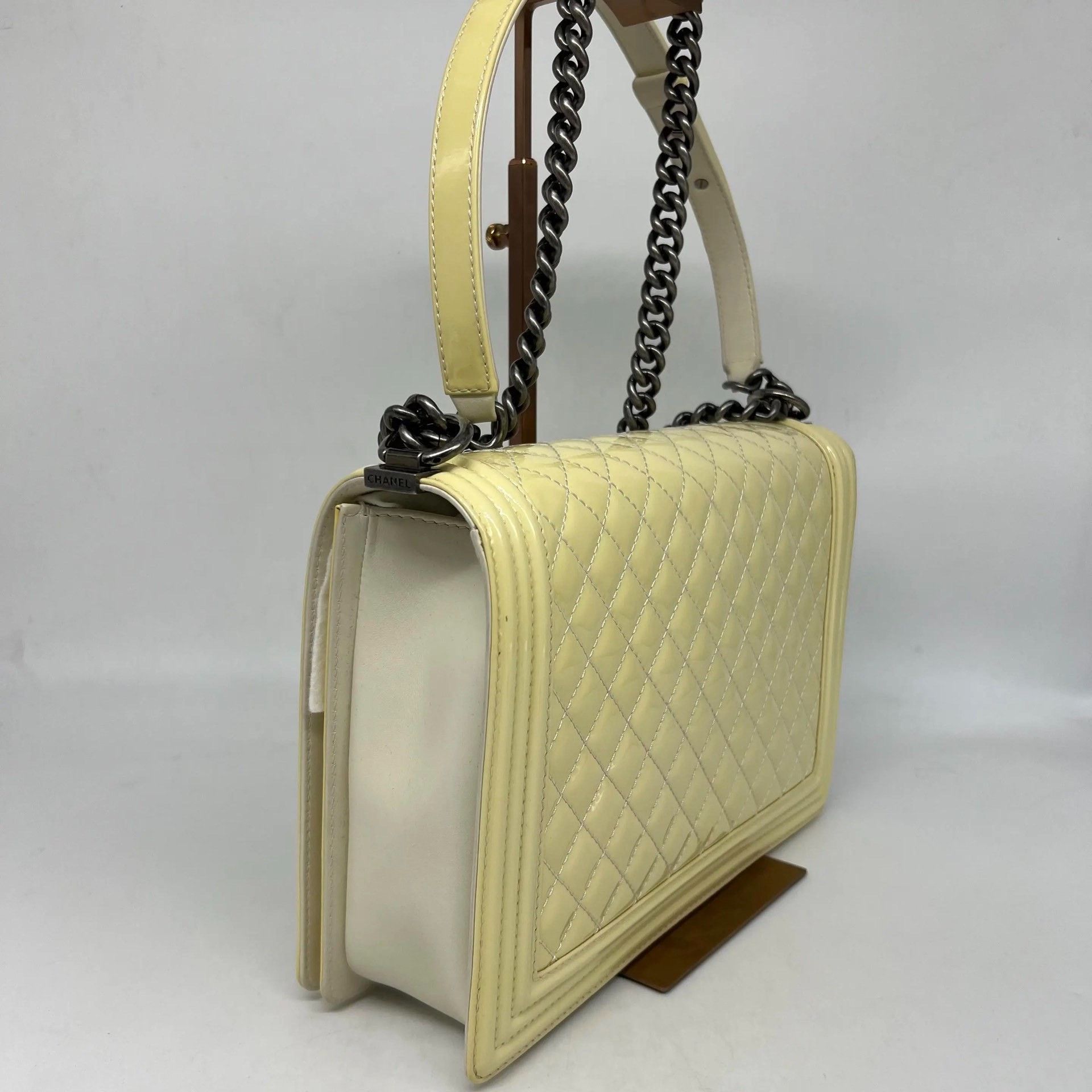 Chanel Pre-loved Bag Very good condition Size ONE SIZE - 5 Thumbnail