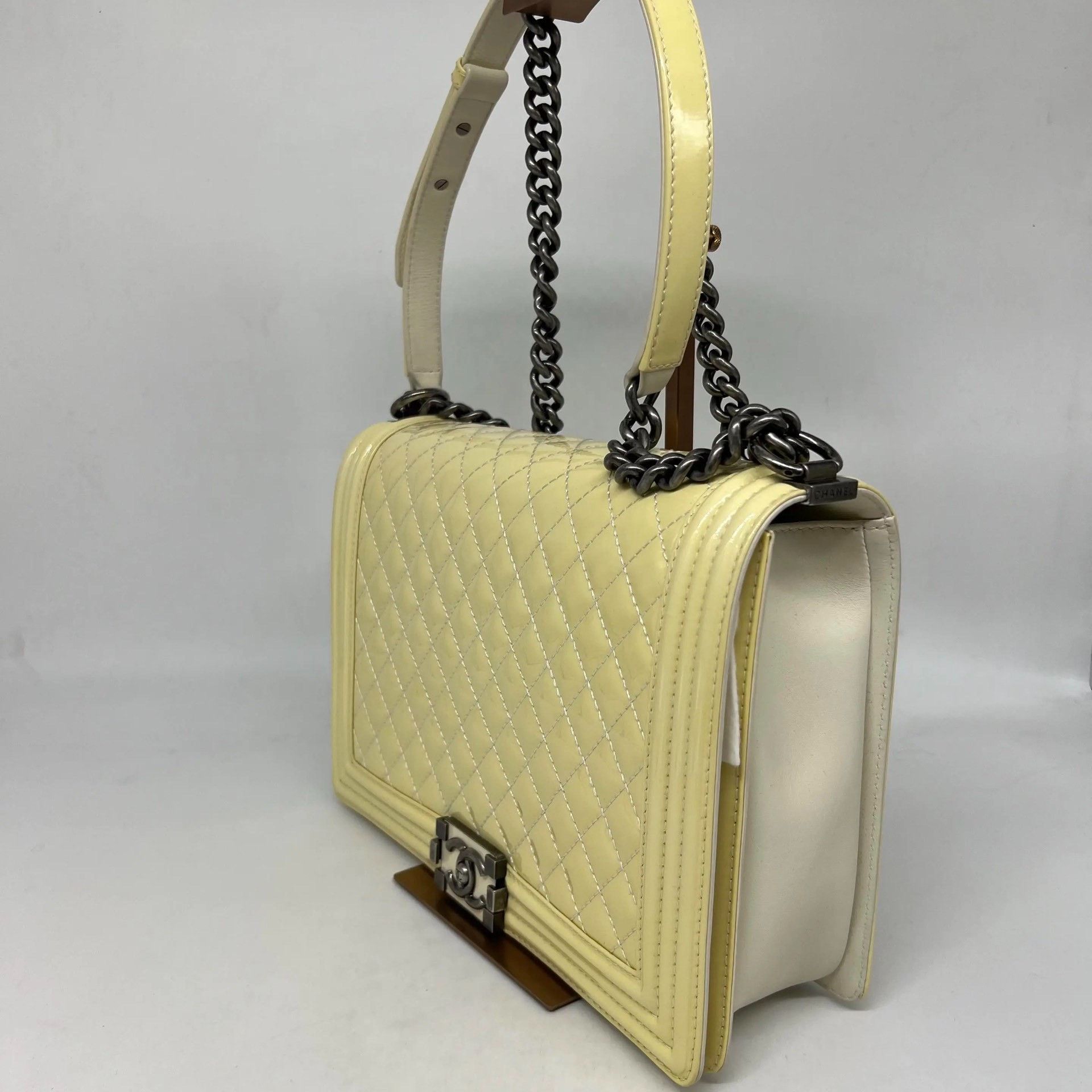 Chanel Pre-loved Bag Very good condition Size ONE SIZE - 3 Thumbnail