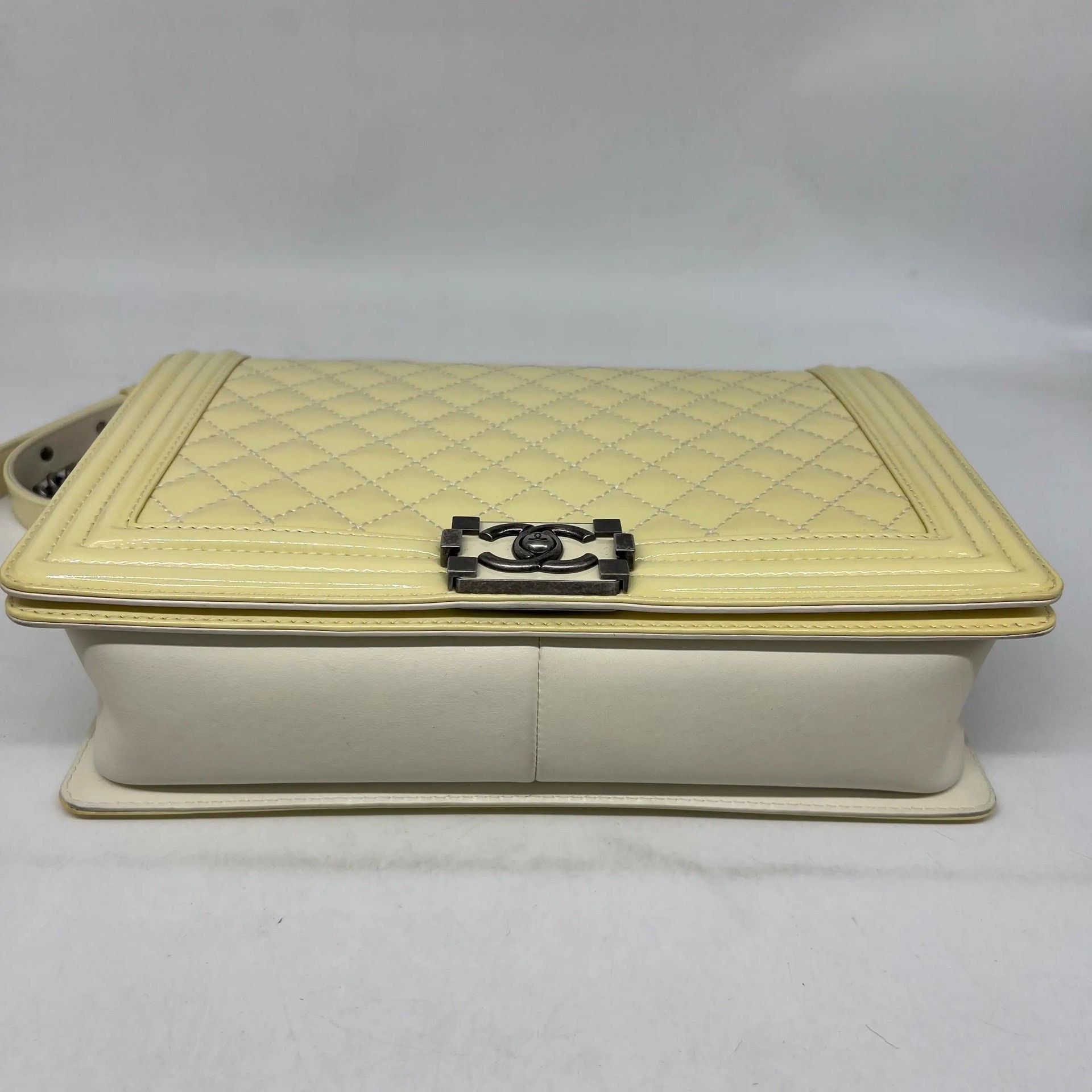 Chanel Pre-loved Bag Very good condition Size ONE SIZE - 9 Thumbnail