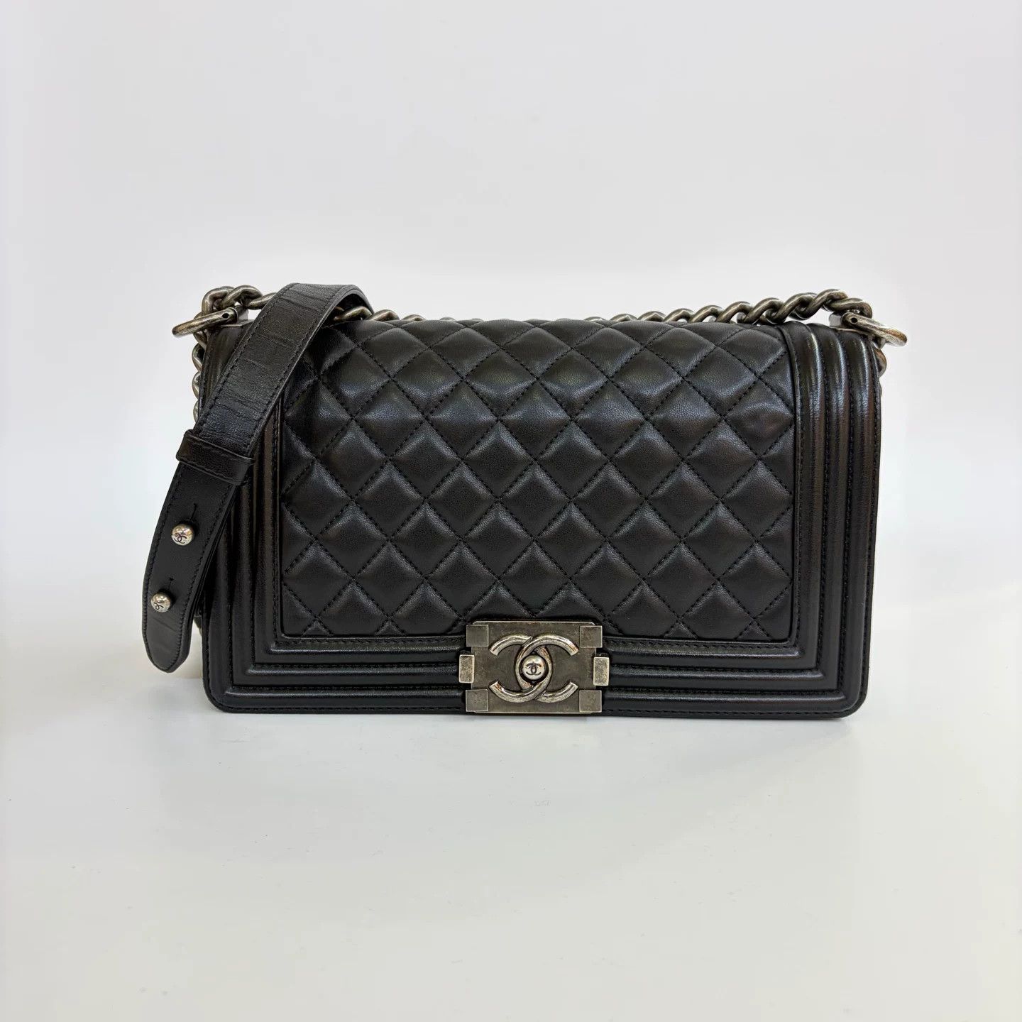 Chanel Pre-loved Bag Very good condition Size ONE SIZE - 2 Thumbnail