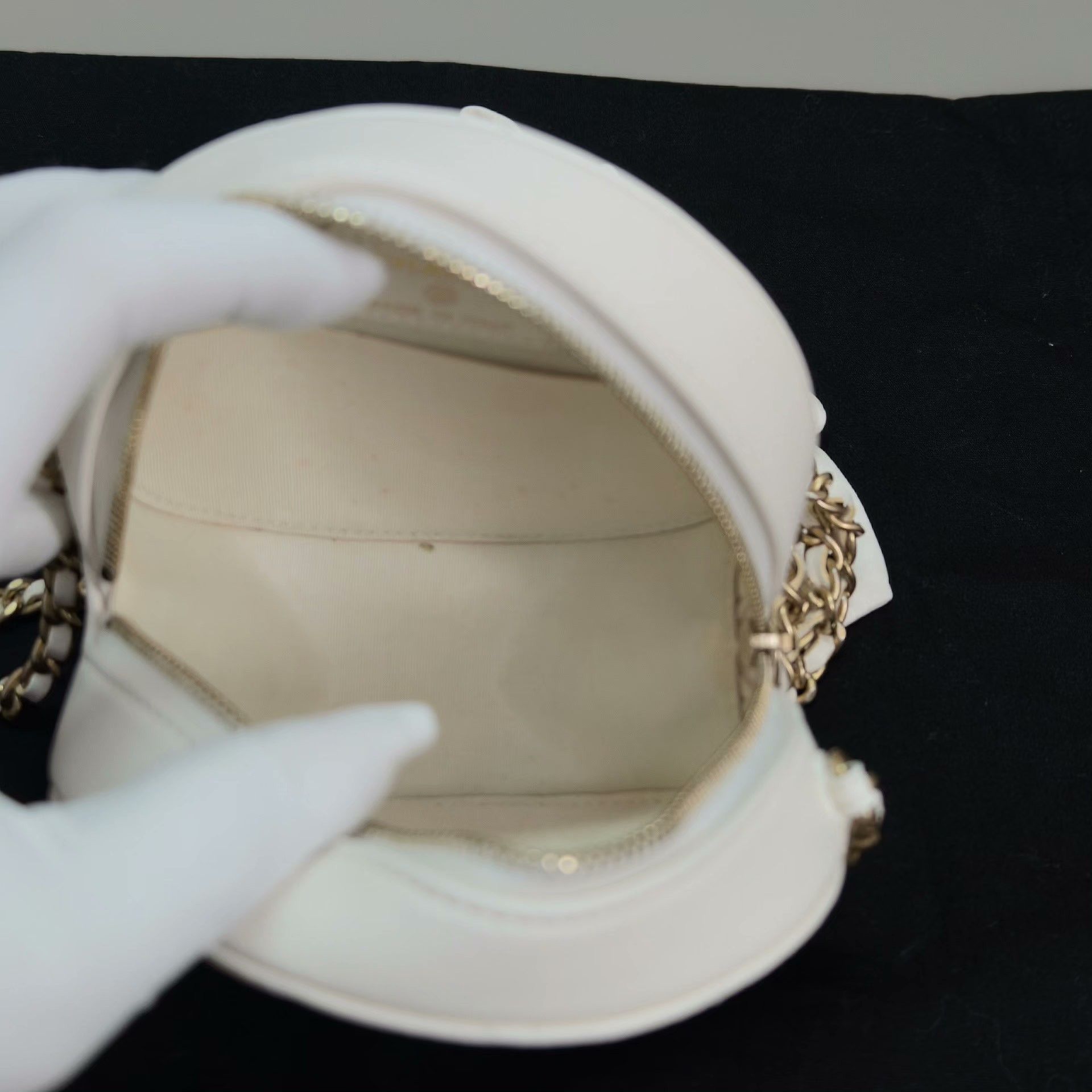 Chanel Pre-loved Bag Very good condition Size ONE SIZE - 6 Thumbnail