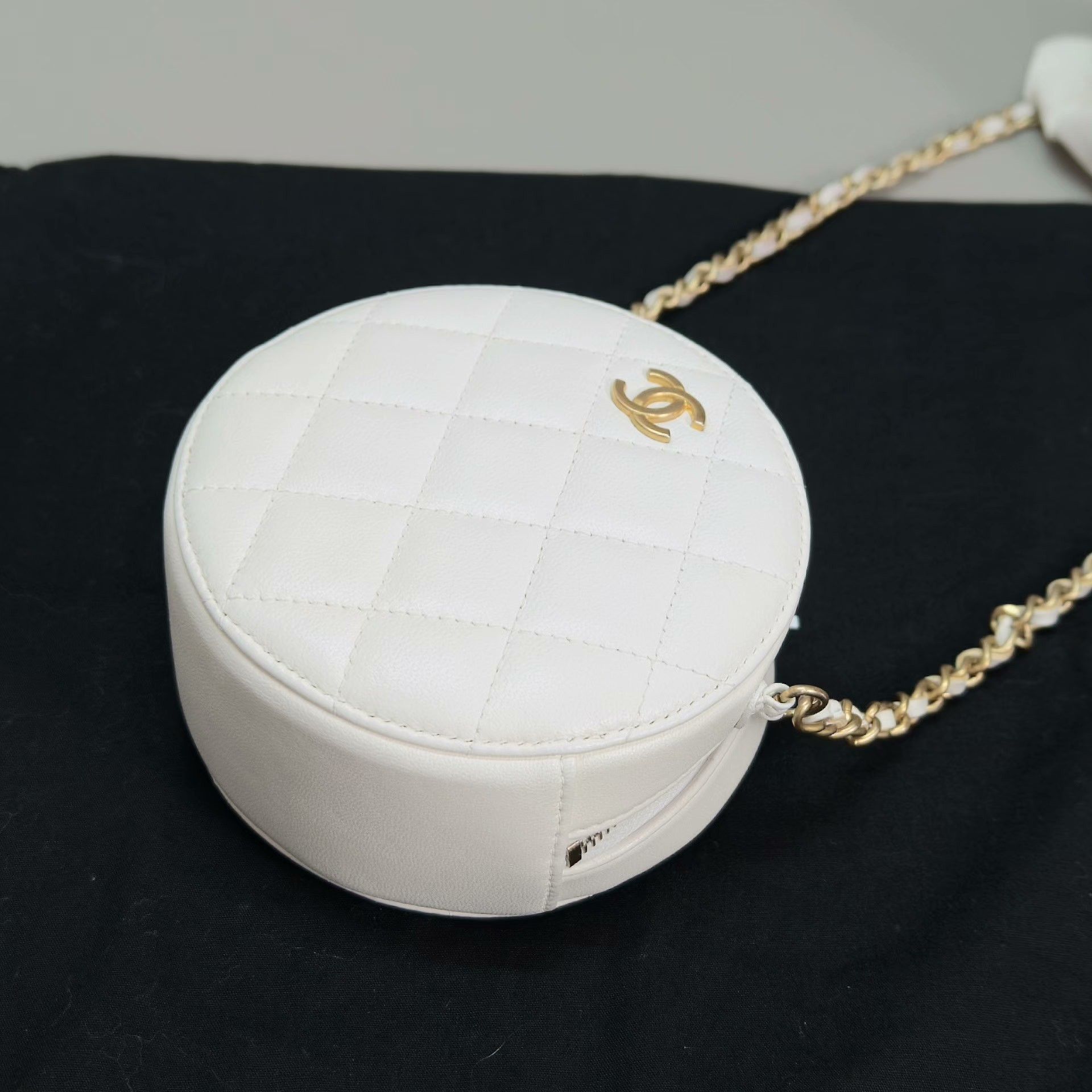 Chanel Pre-loved Bag Very good condition Size ONE SIZE - 4 Thumbnail